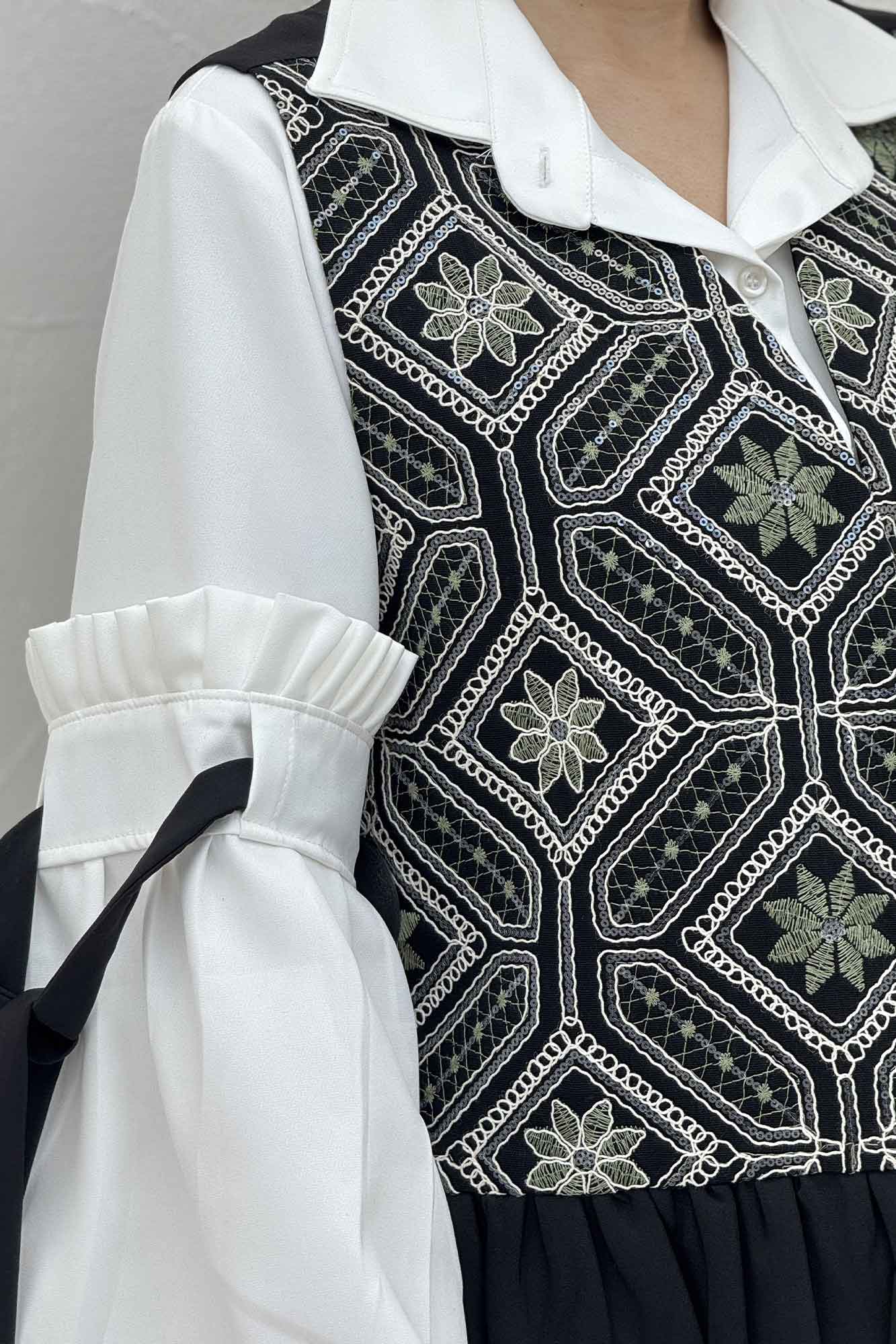 جلیقه و شلوار مازراتی چین دار سوزن دوزی