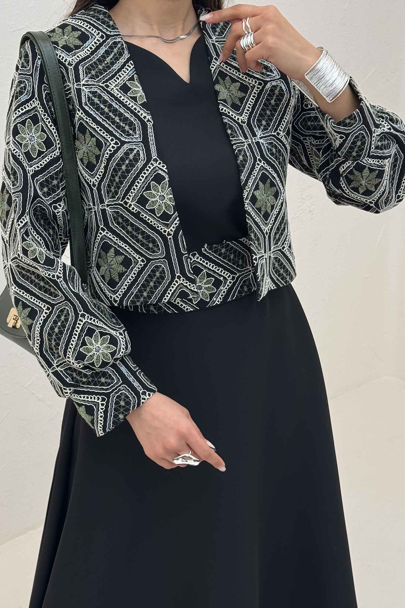 ست کت و سارافن سوزن دوزی MARLIS طرح 9