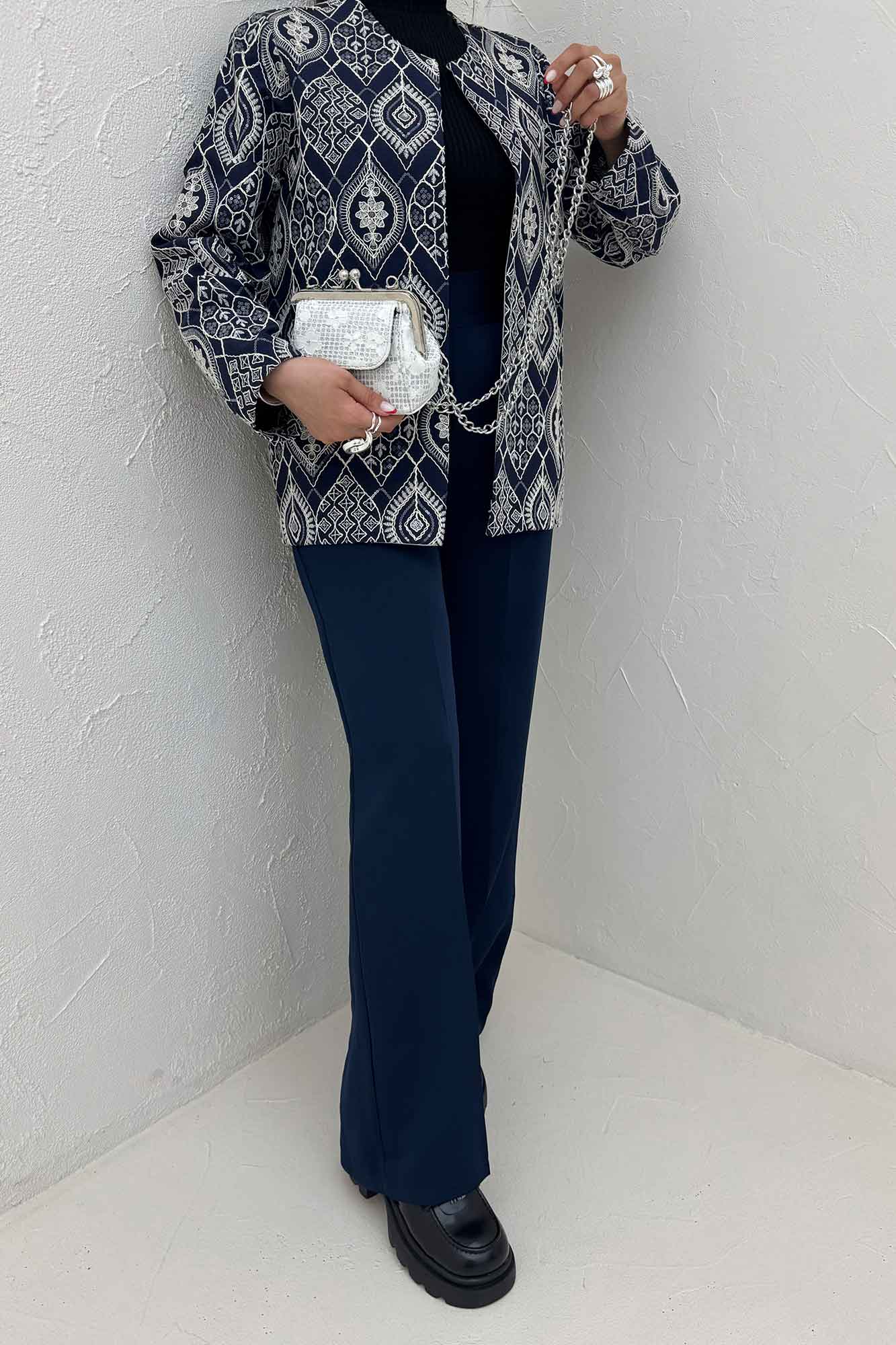 کت تمام سوزن دوزی مینیمال