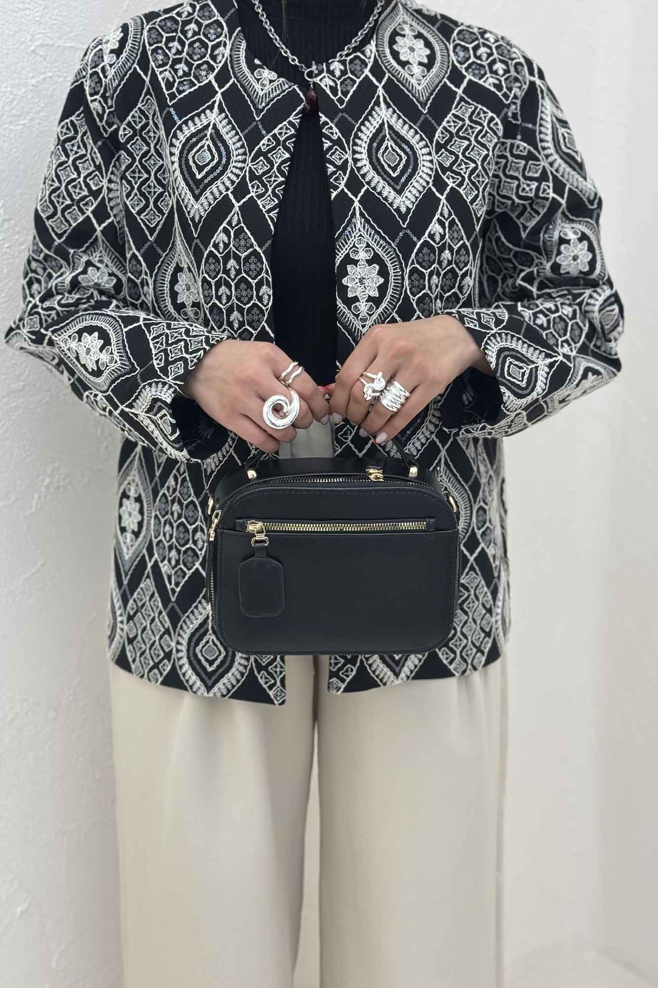 کت تمام سوزن دوزی مینیمال