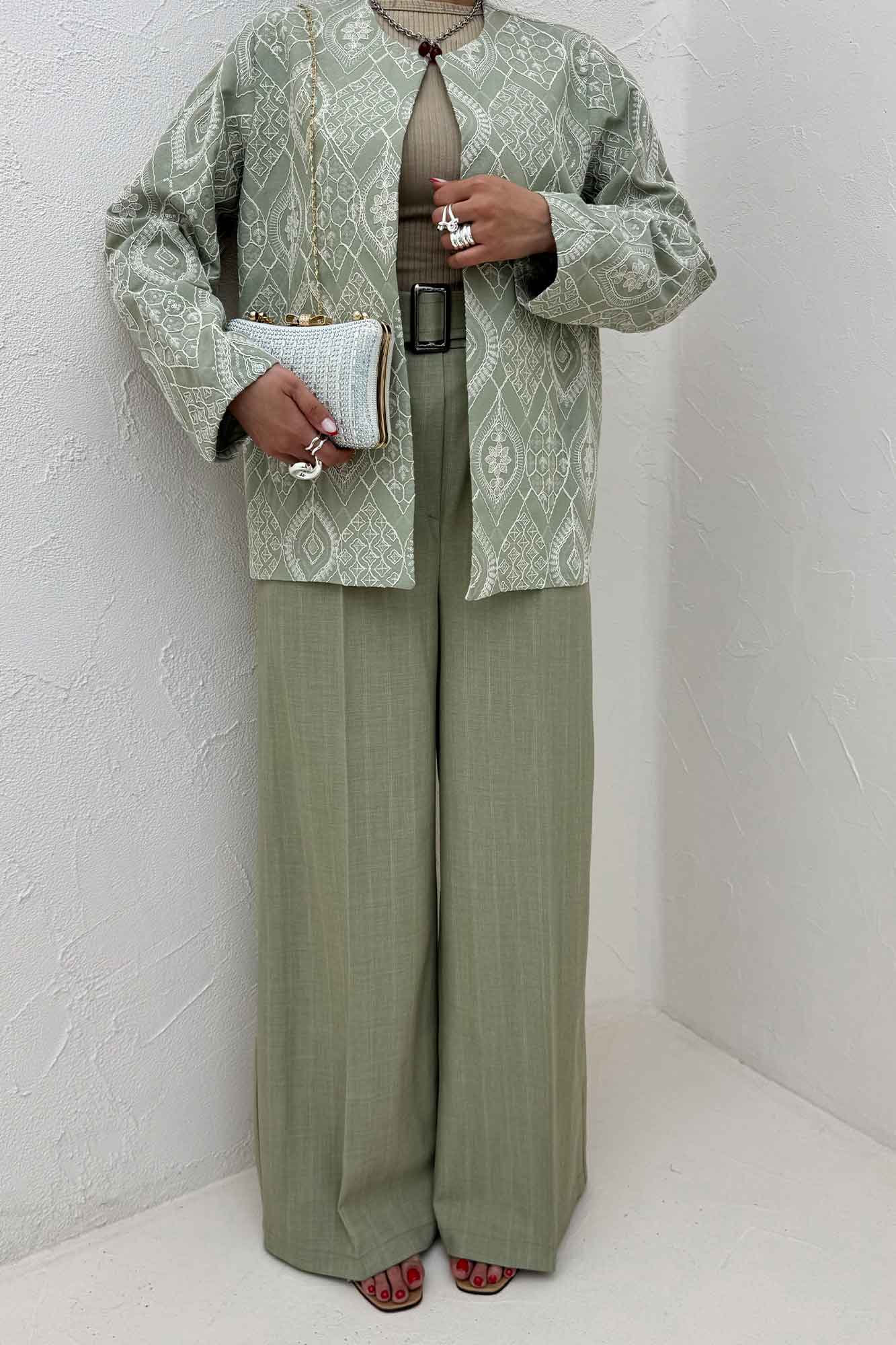 کت تمام سوزن دوزی مینیمال