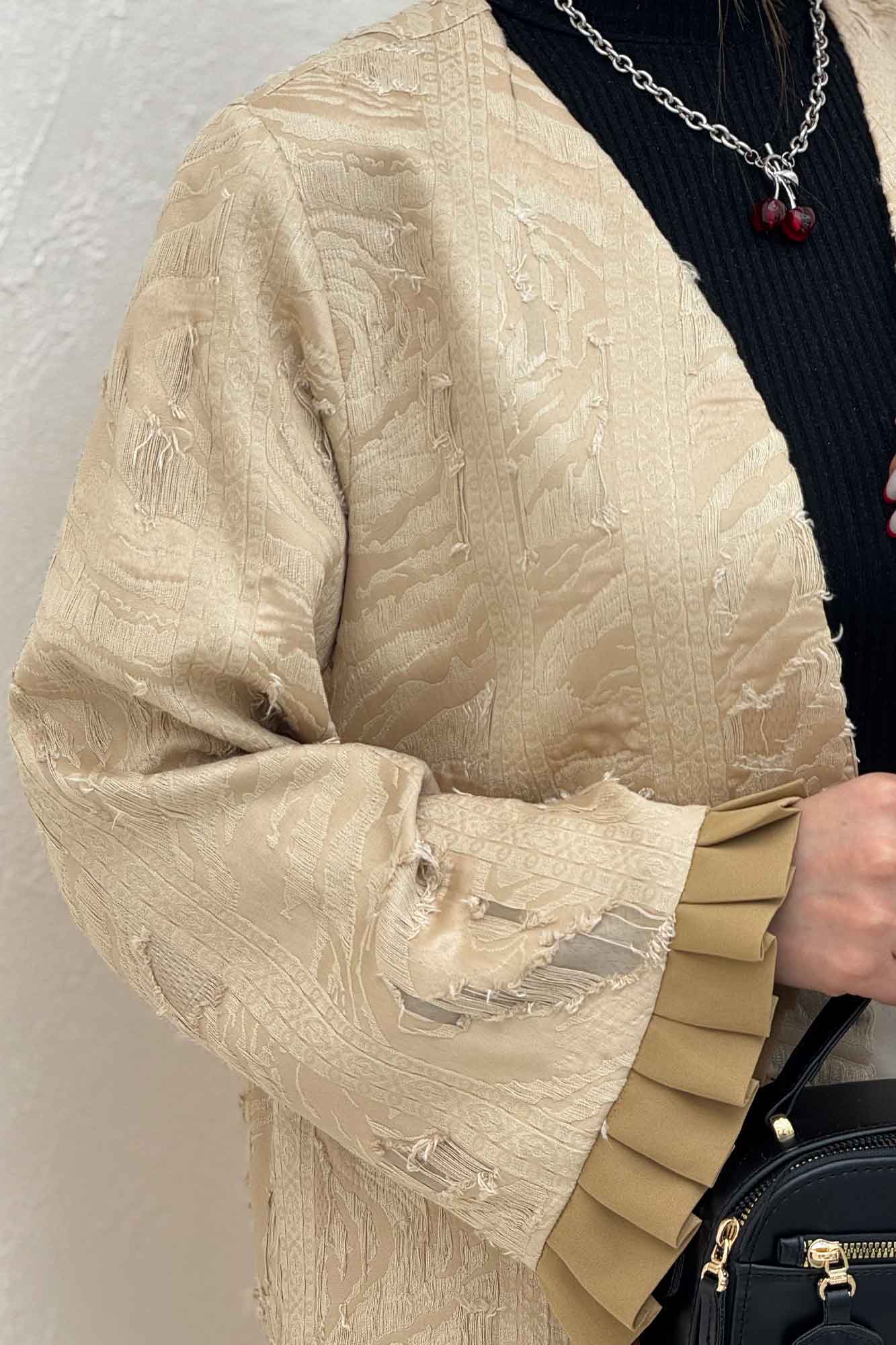 کت ژاکارد ریش دور پیلیسه 