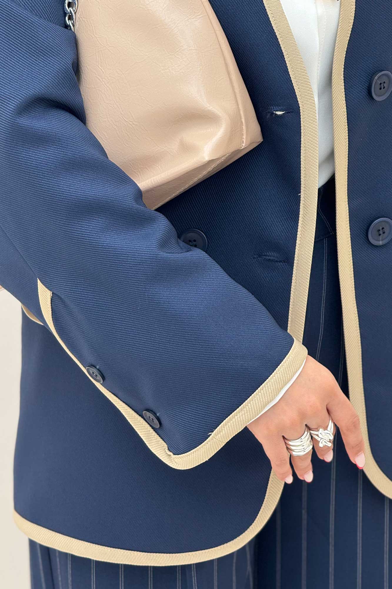 کت مازراتی کجراه گاندوزی سر آستین دکمه