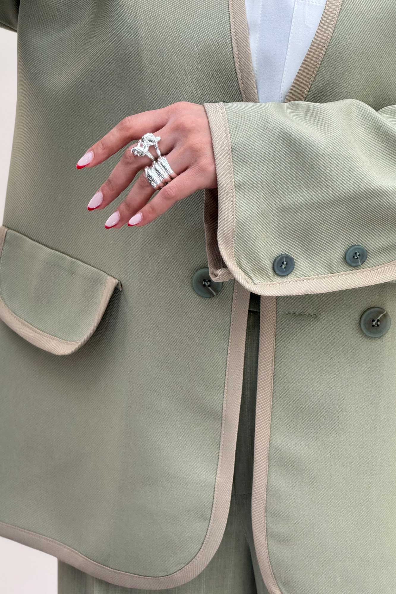 کت مازراتی کجراه گاندوزی سر آستین دکمه