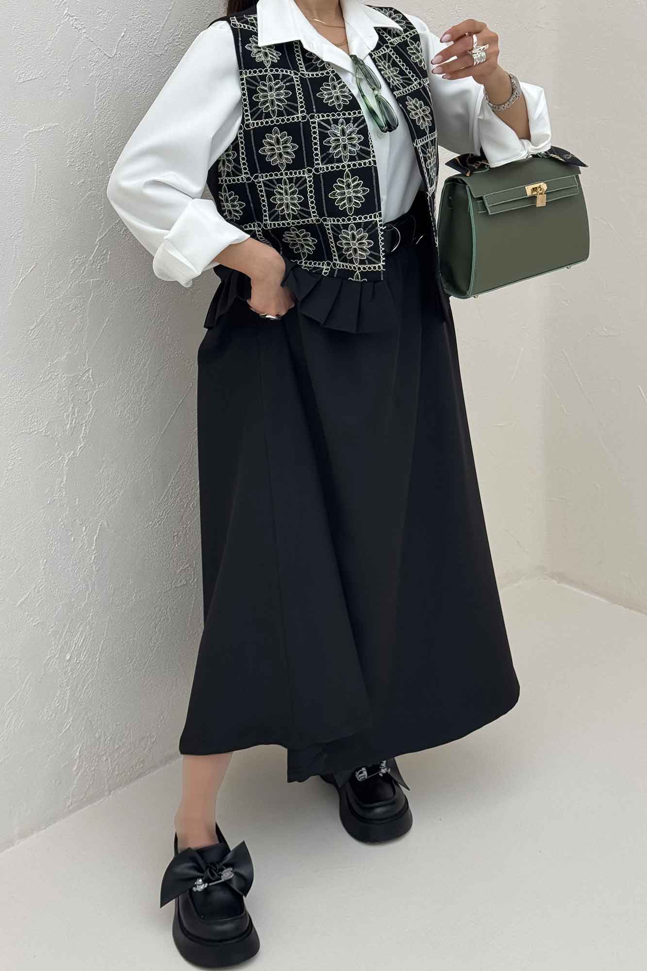 ست جلیقه دامن پایین چین سوزن دوزی طرح 8