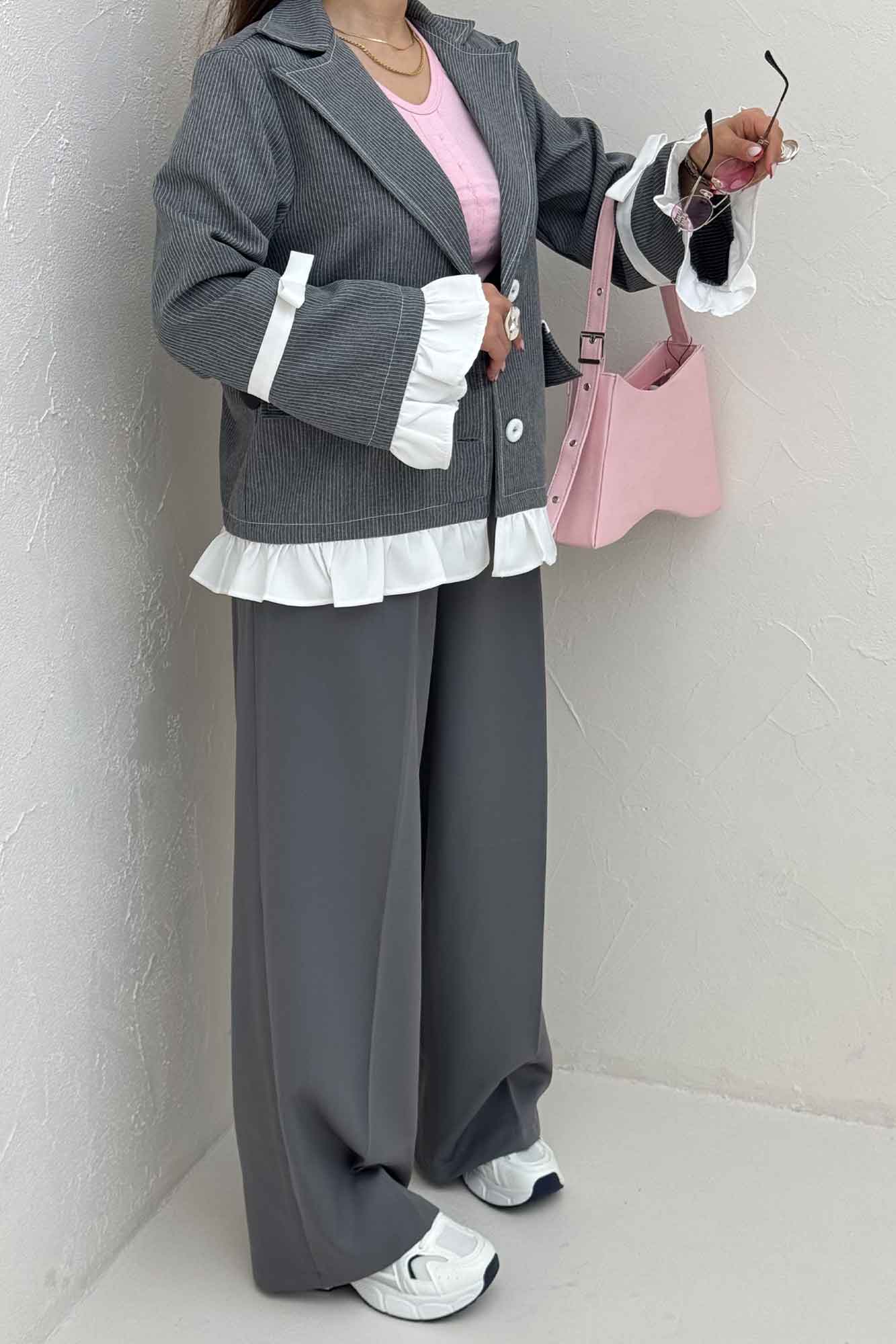 کت دیپلمات R عروسکی چین دار PECORA