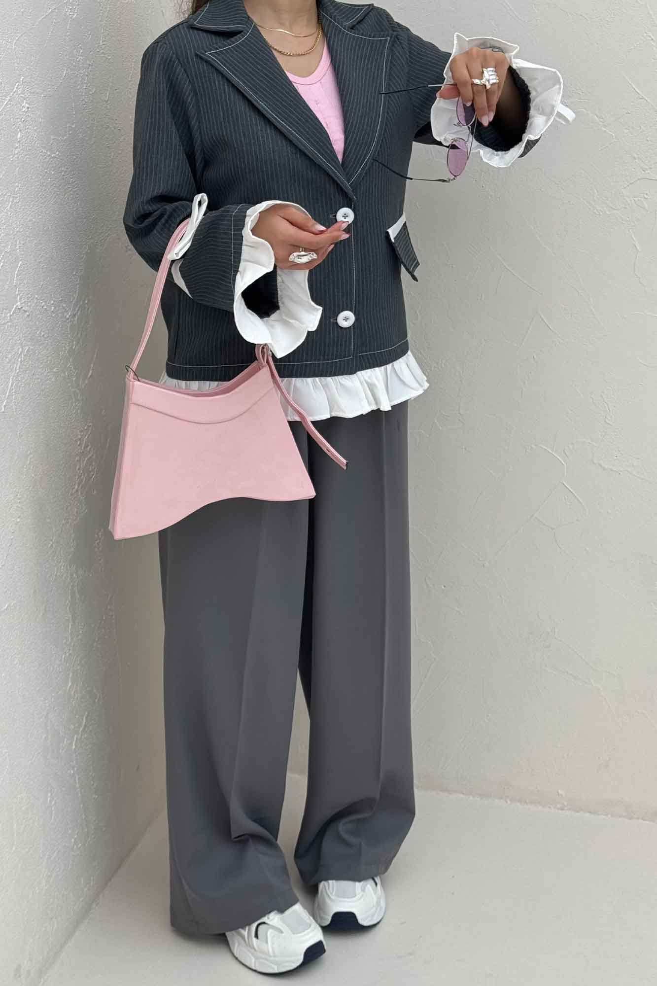 کت دیپلمات R عروسکی چین دار PECORA