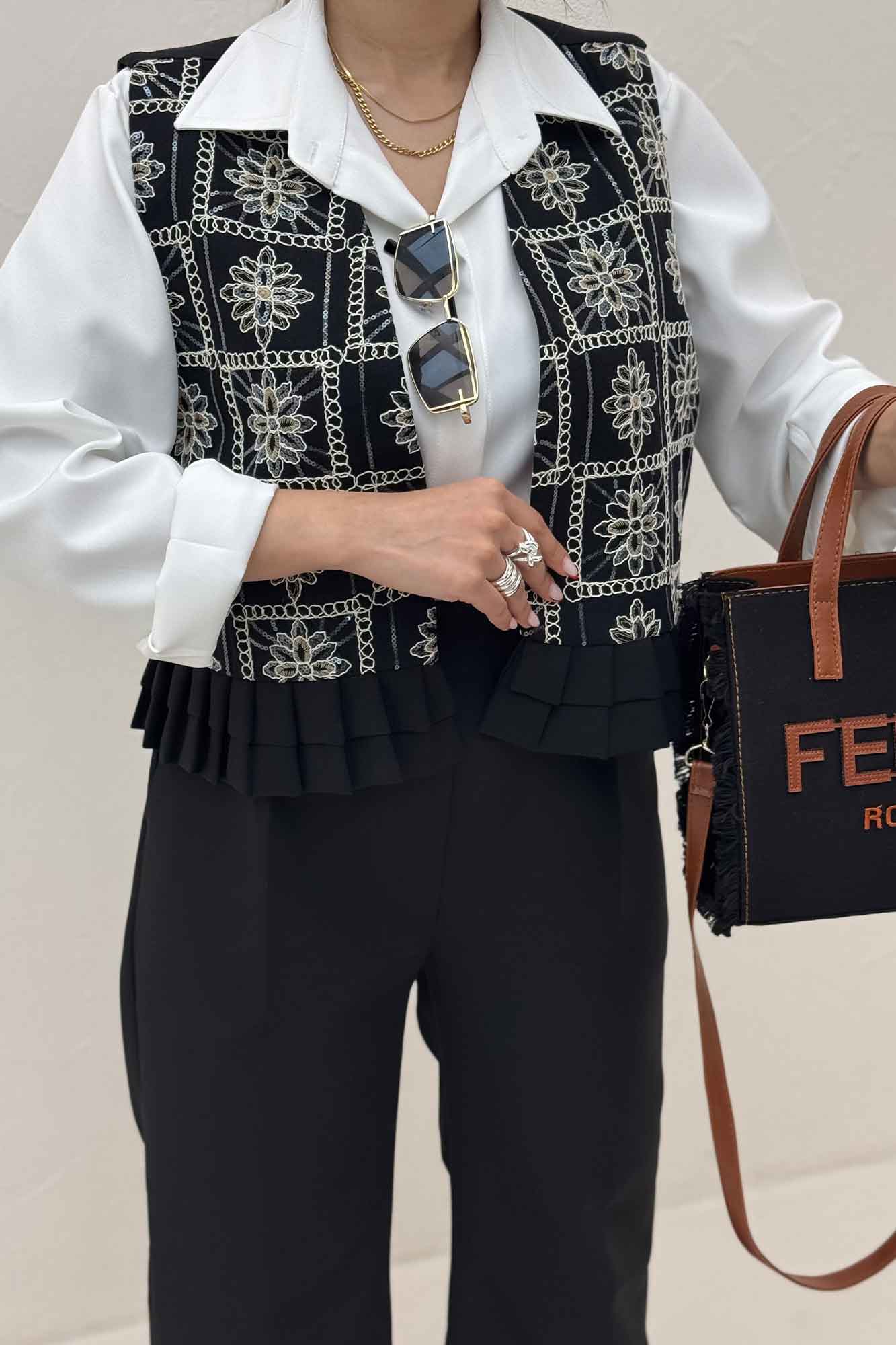 جلیقه و شلوار مازراتی چین دار سوزن دوزی طرح 8