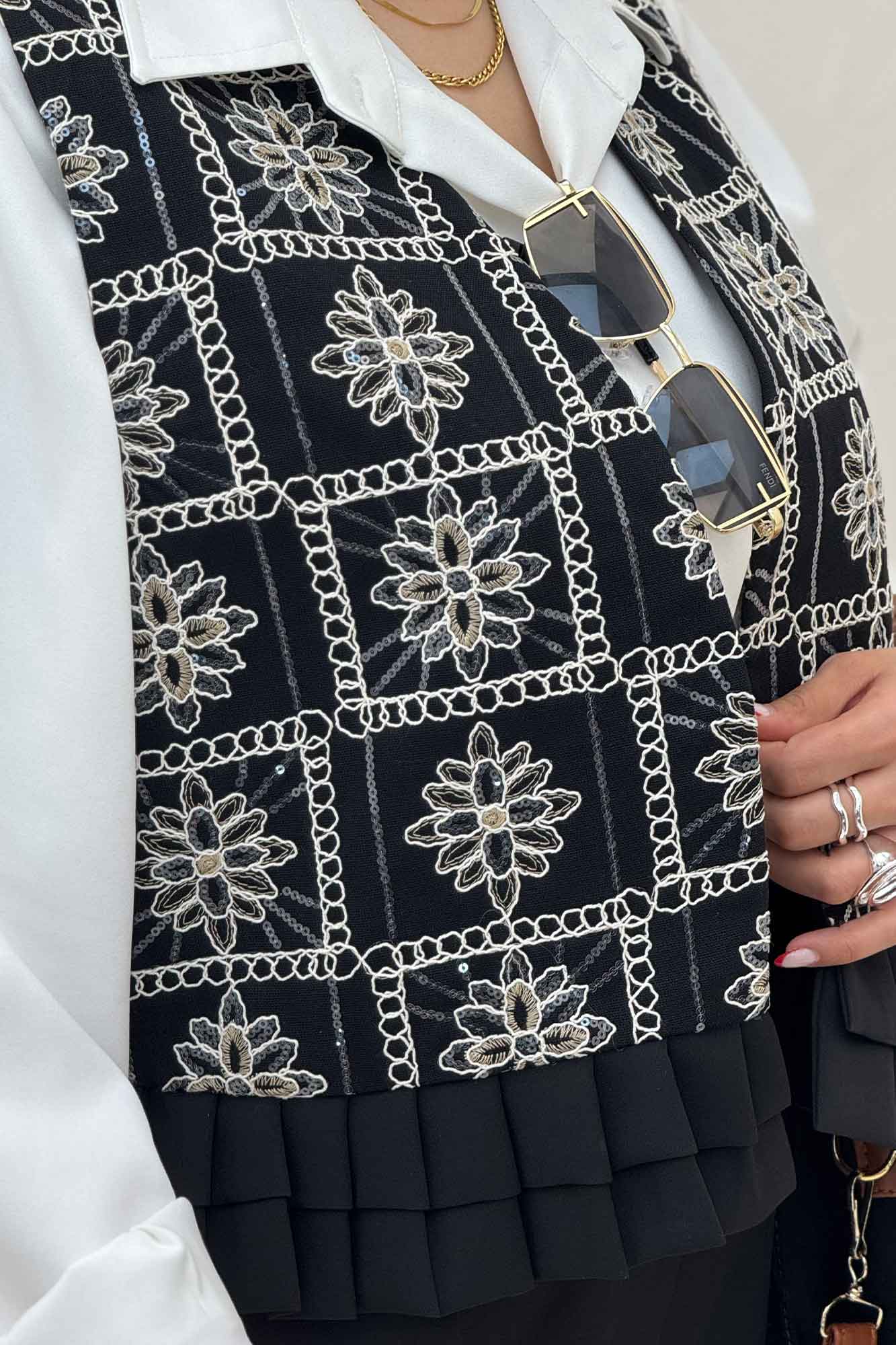 جلیقه و شلوار مازراتی چین دار سوزن دوزی طرح 8