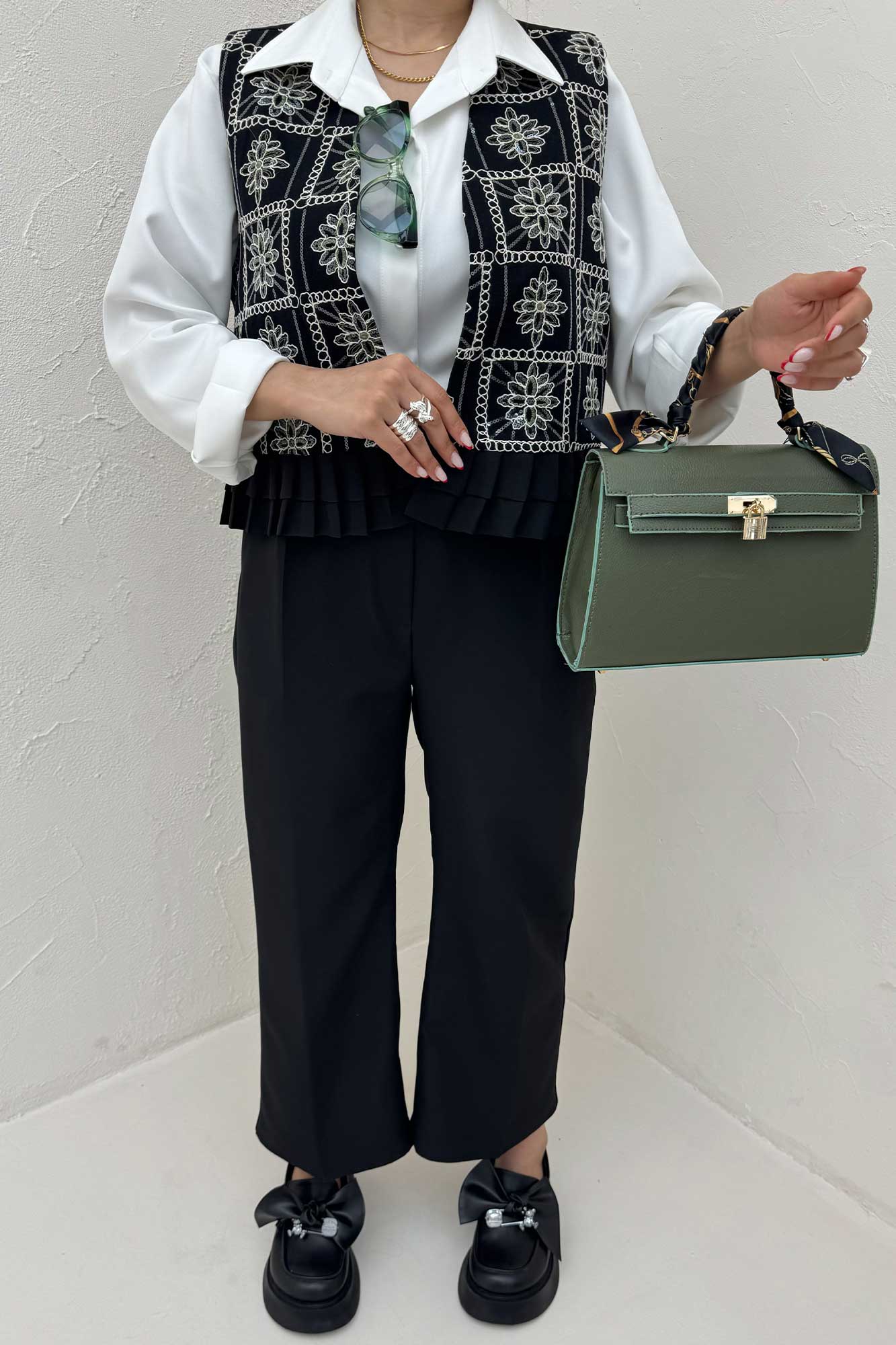 جلیقه و شلوار مازراتی چین دار سوزن دوزی طرح 8