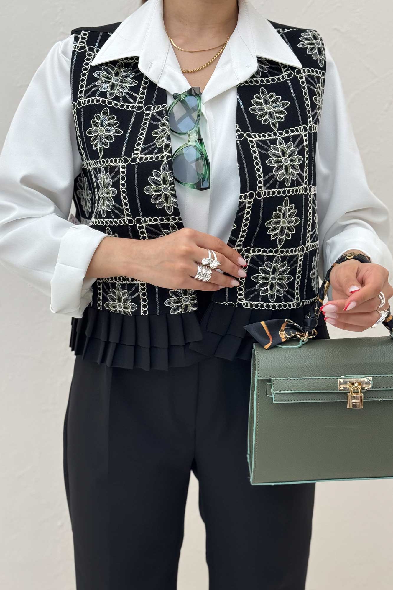 جلیقه و شلوار مازراتی چین دار سوزن دوزی طرح 8