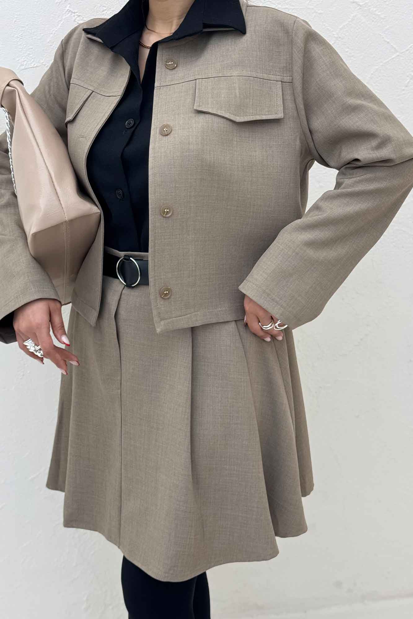 ست کت و دامن کوتاه چین دار بزیاق