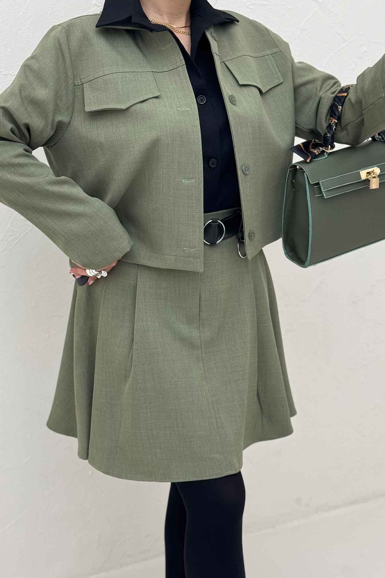 ست کت و دامن کوتاه چین دار بزیاق