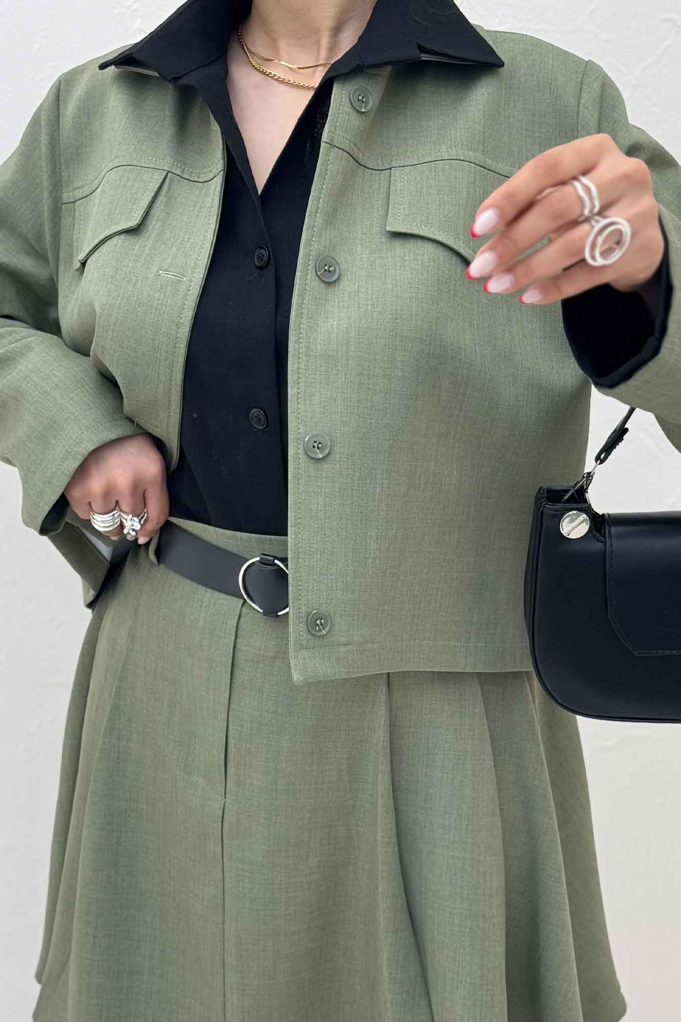 ست کت و دامن کوتاه چین دار بزیاق