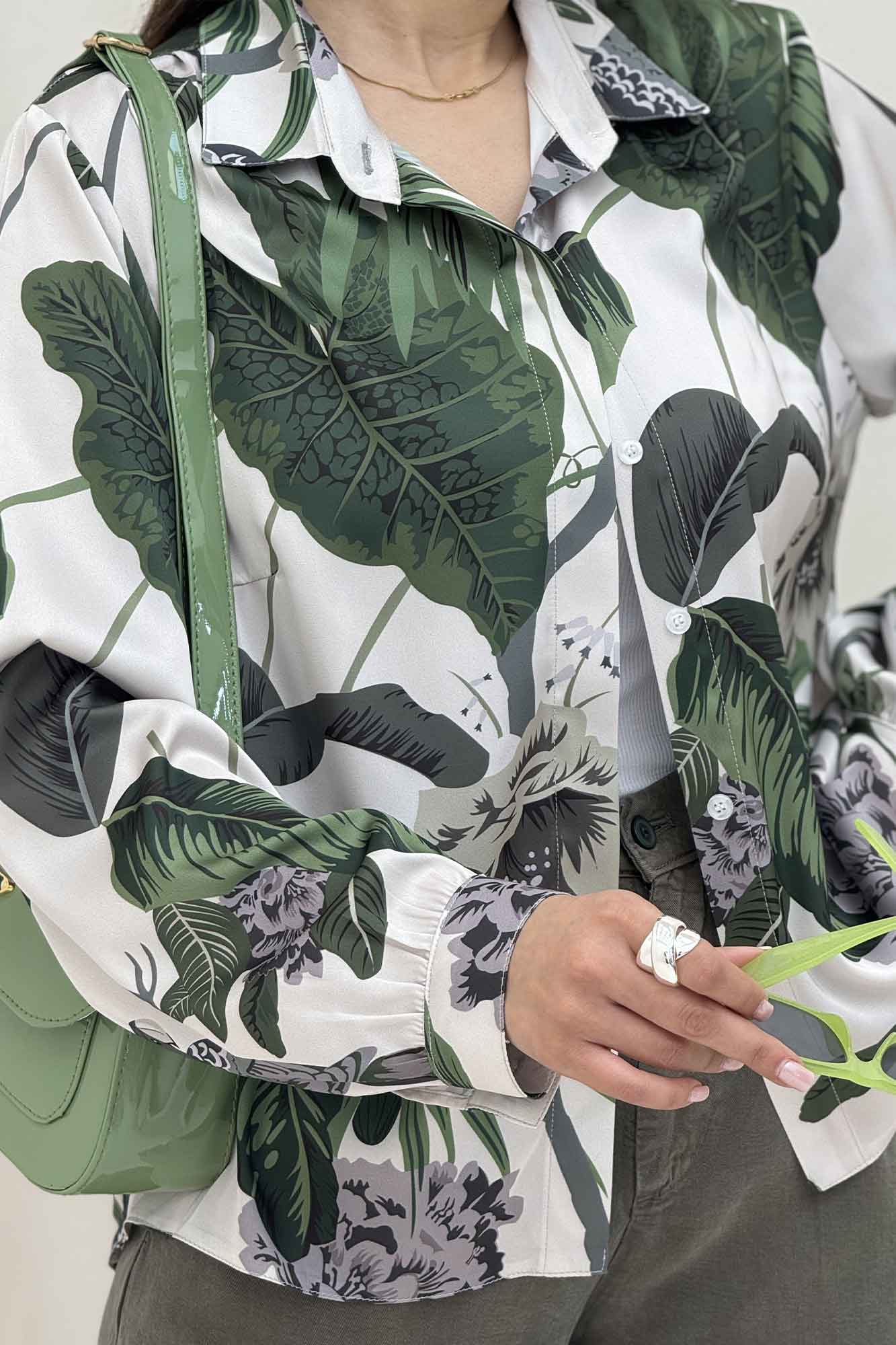 شومیز ساتن حریر دکمه مخفی طرح هاوایی