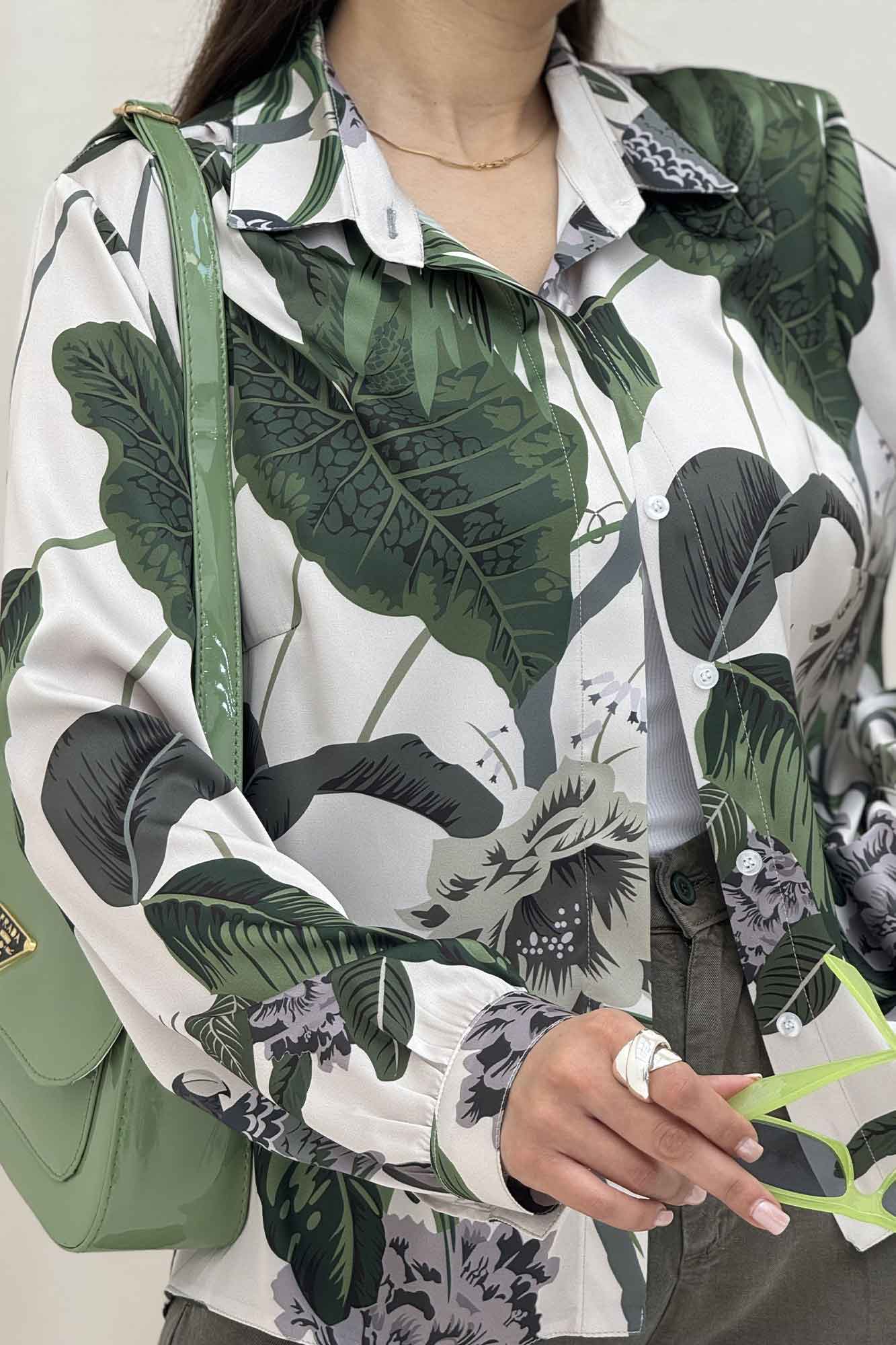 شومیز ساتن حریر دکمه مخفی طرح هاوایی