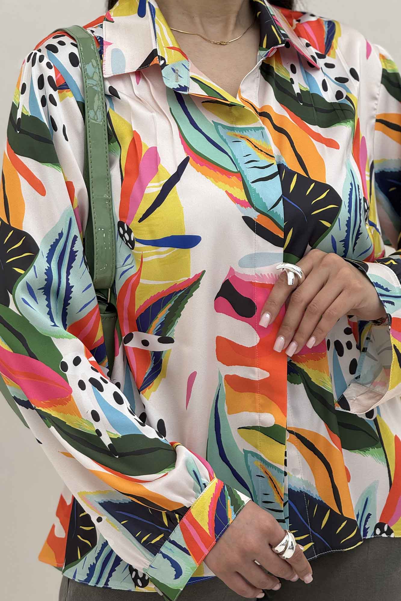 شومیز ساتن حریر دکمه مخفی طرح استوایی