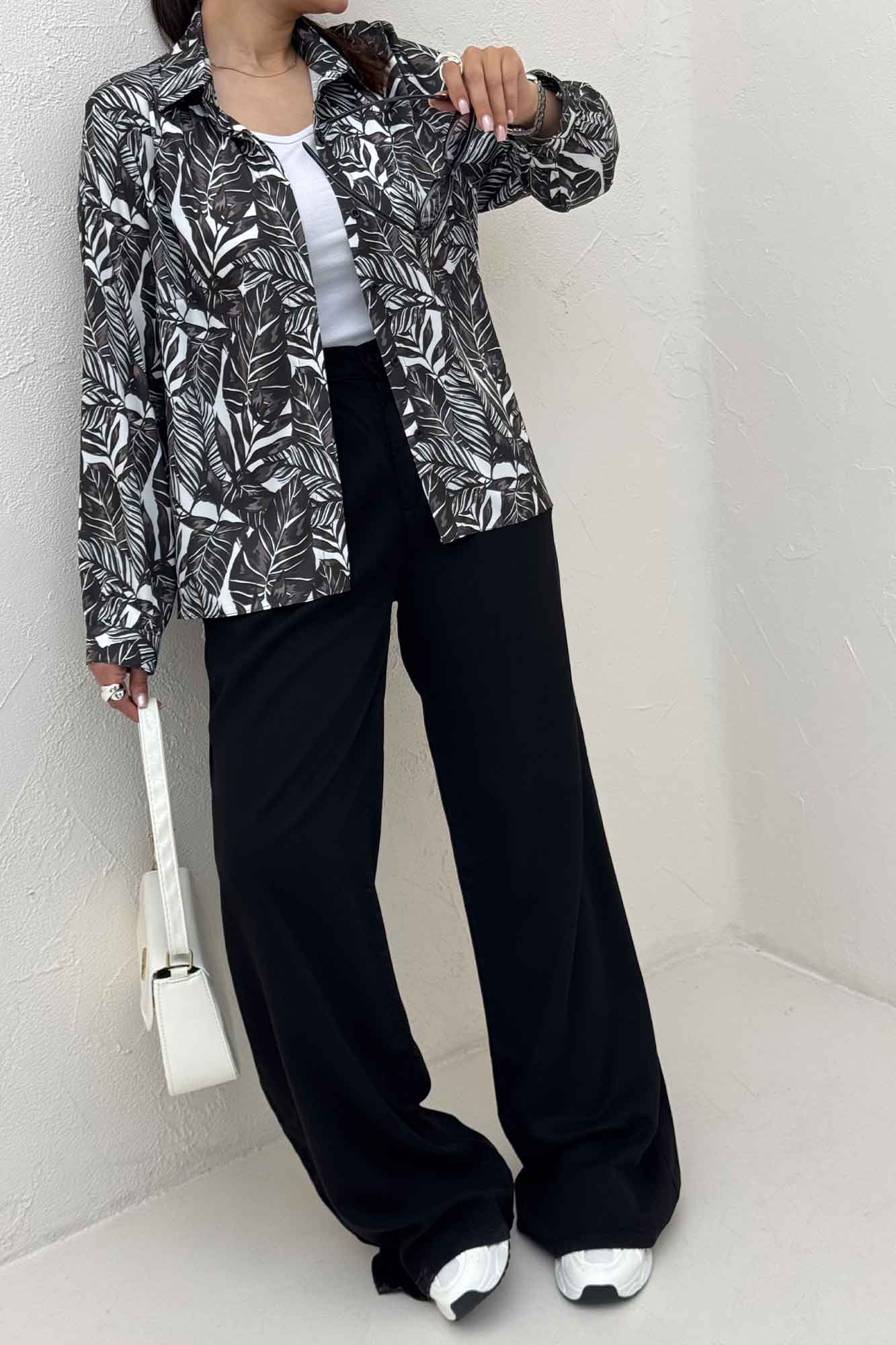 شومیز ساتن حریر دکمه مخفی طرح برگینه