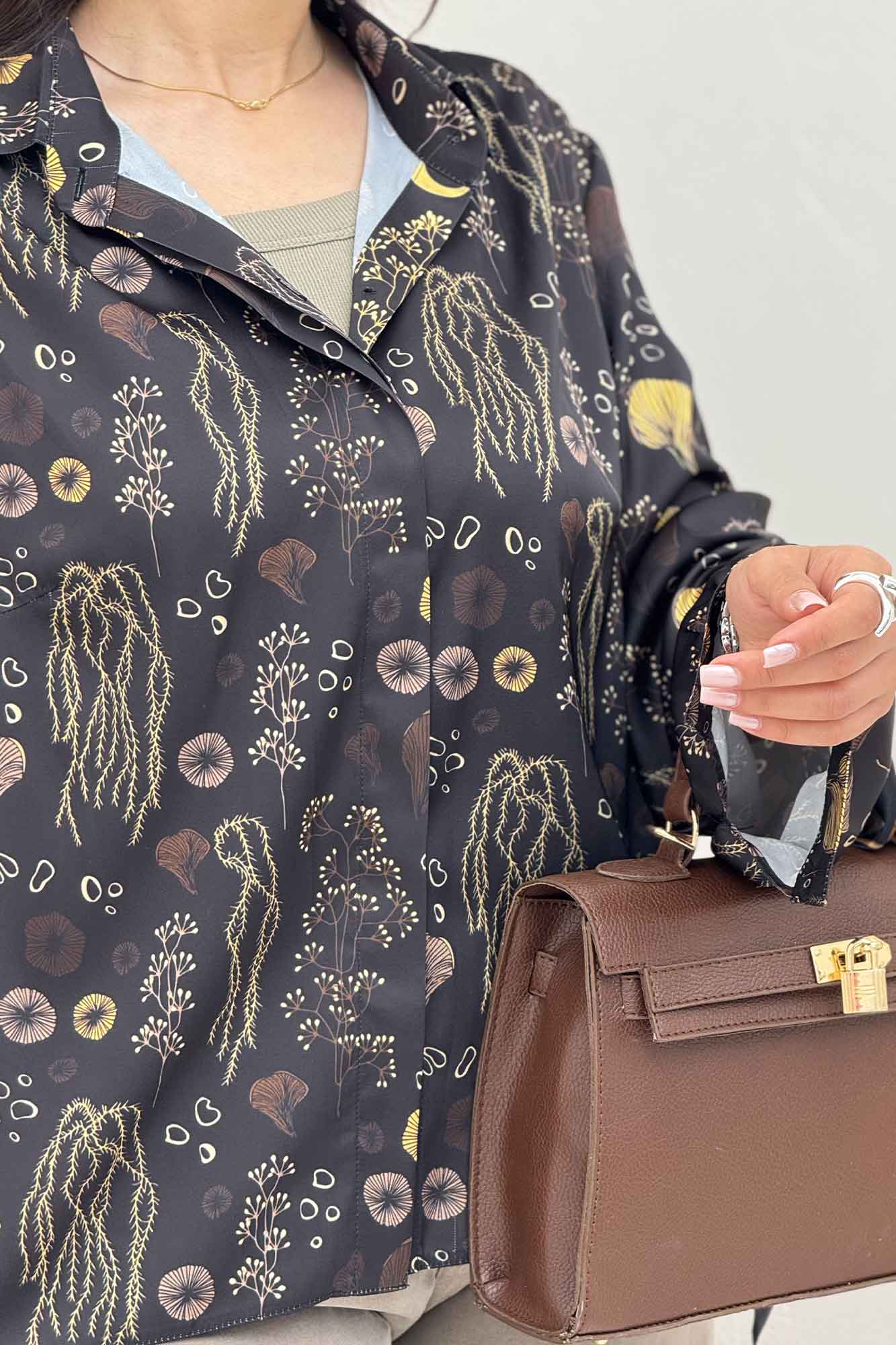 شومیز ساتن حریر دکمه مخفی طرح ماه برگ