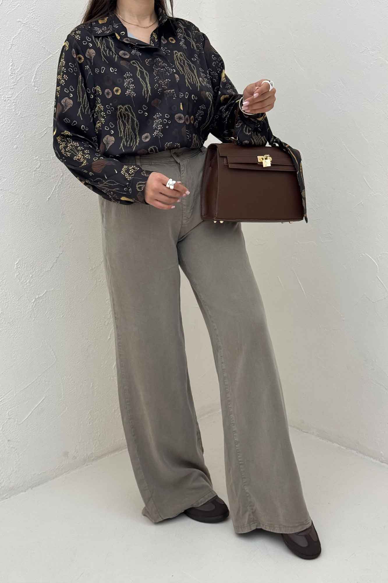 شومیز ساتن حریر دکمه مخفی طرح ماه برگ