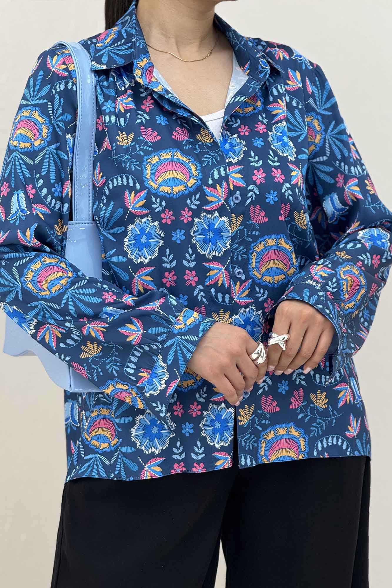 شومیز ساتن حریر دکمه مخفی طرح نقشینه