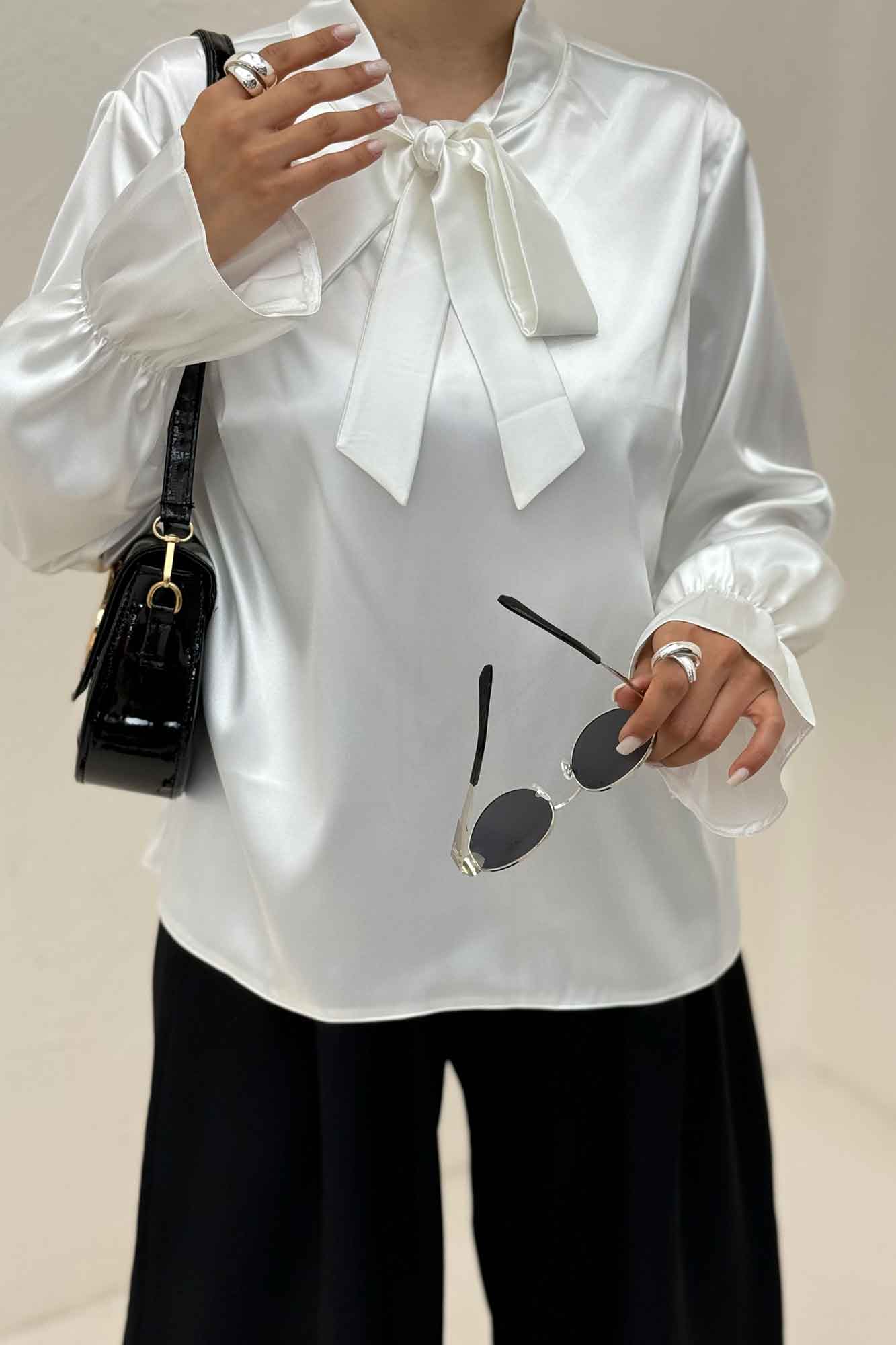 بلوز ساتن یقه کراواتی