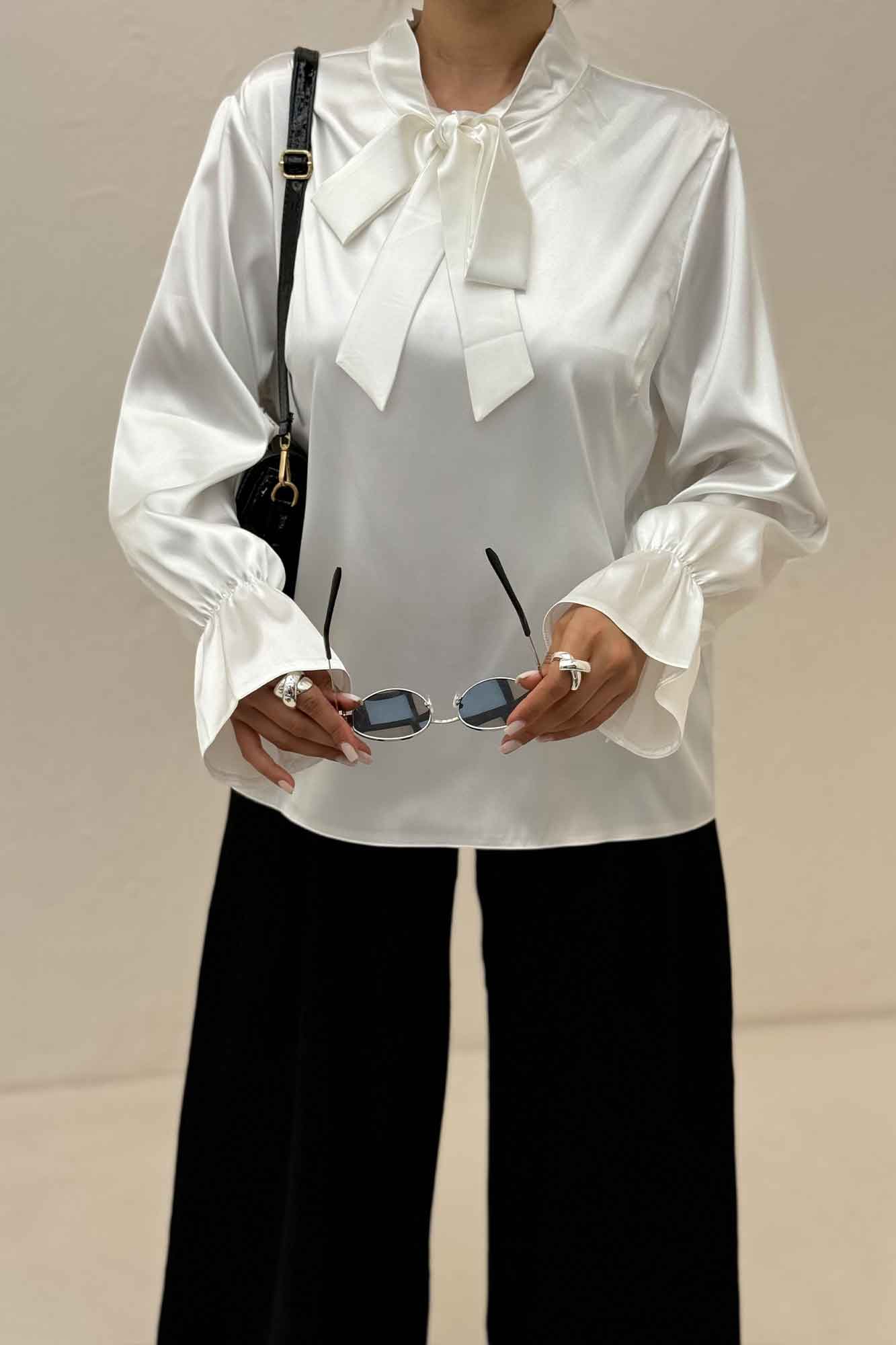 بلوز ساتن یقه کراواتی