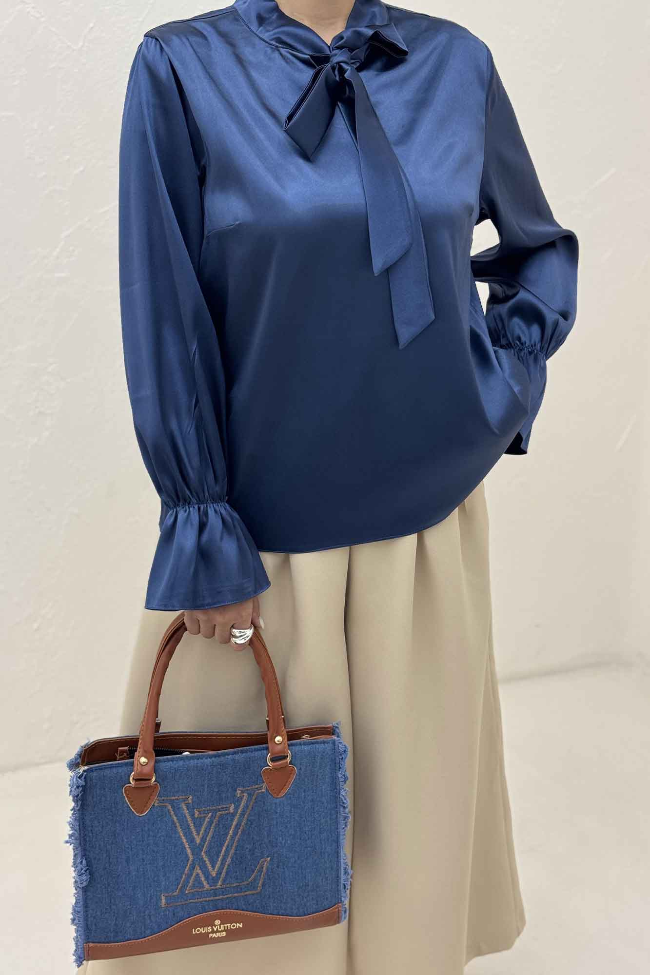 بلوز ساتن یقه کراواتی