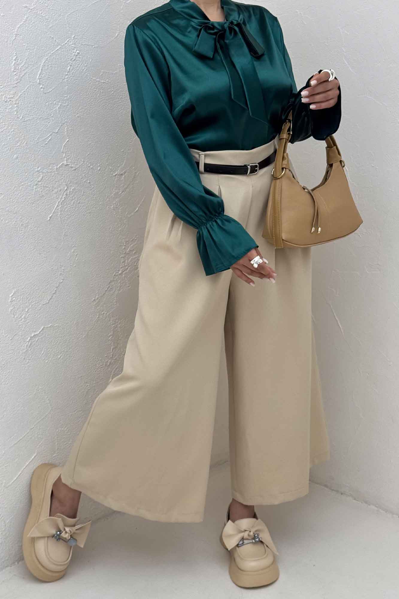 بلوز ساتن یقه کراواتی