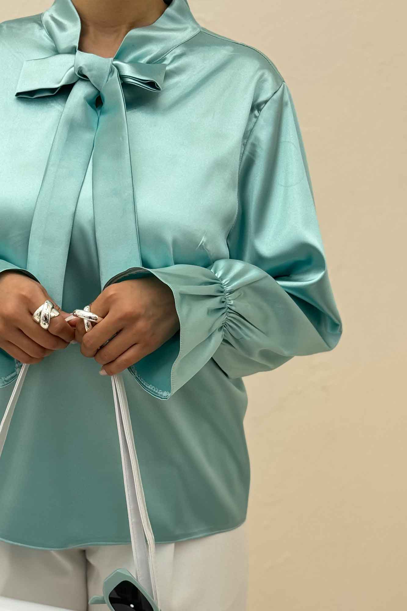 بلوز ساتن یقه کراواتی