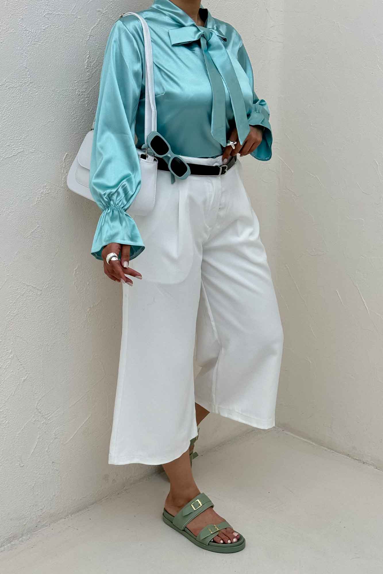 بلوز ساتن یقه کراواتی