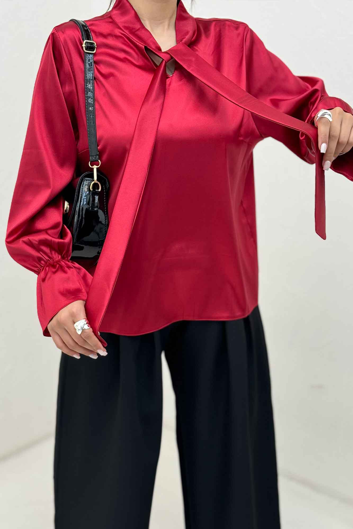 بلوز ساتن یقه کراواتی