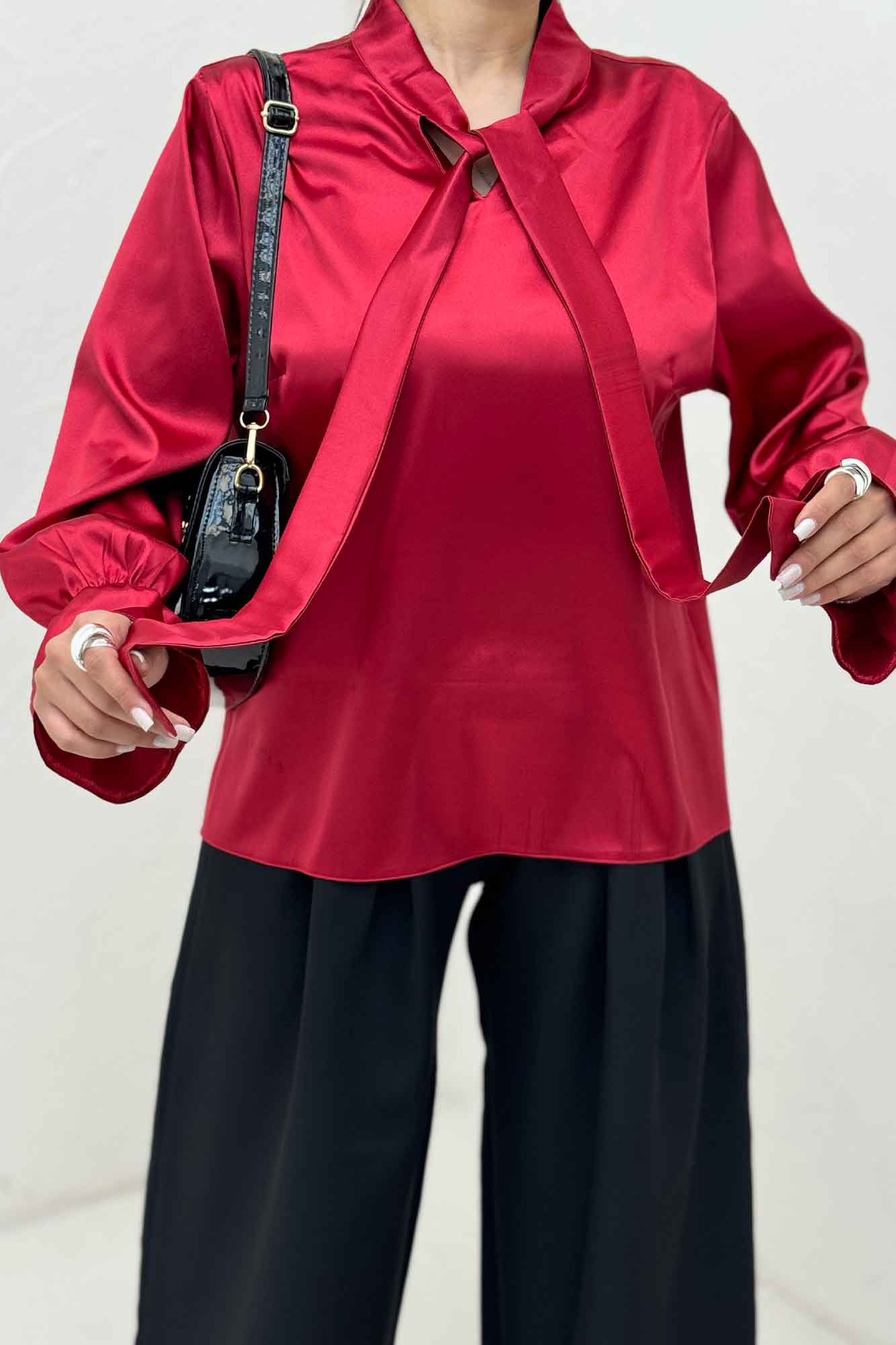 بلوز ساتن یقه کراواتی