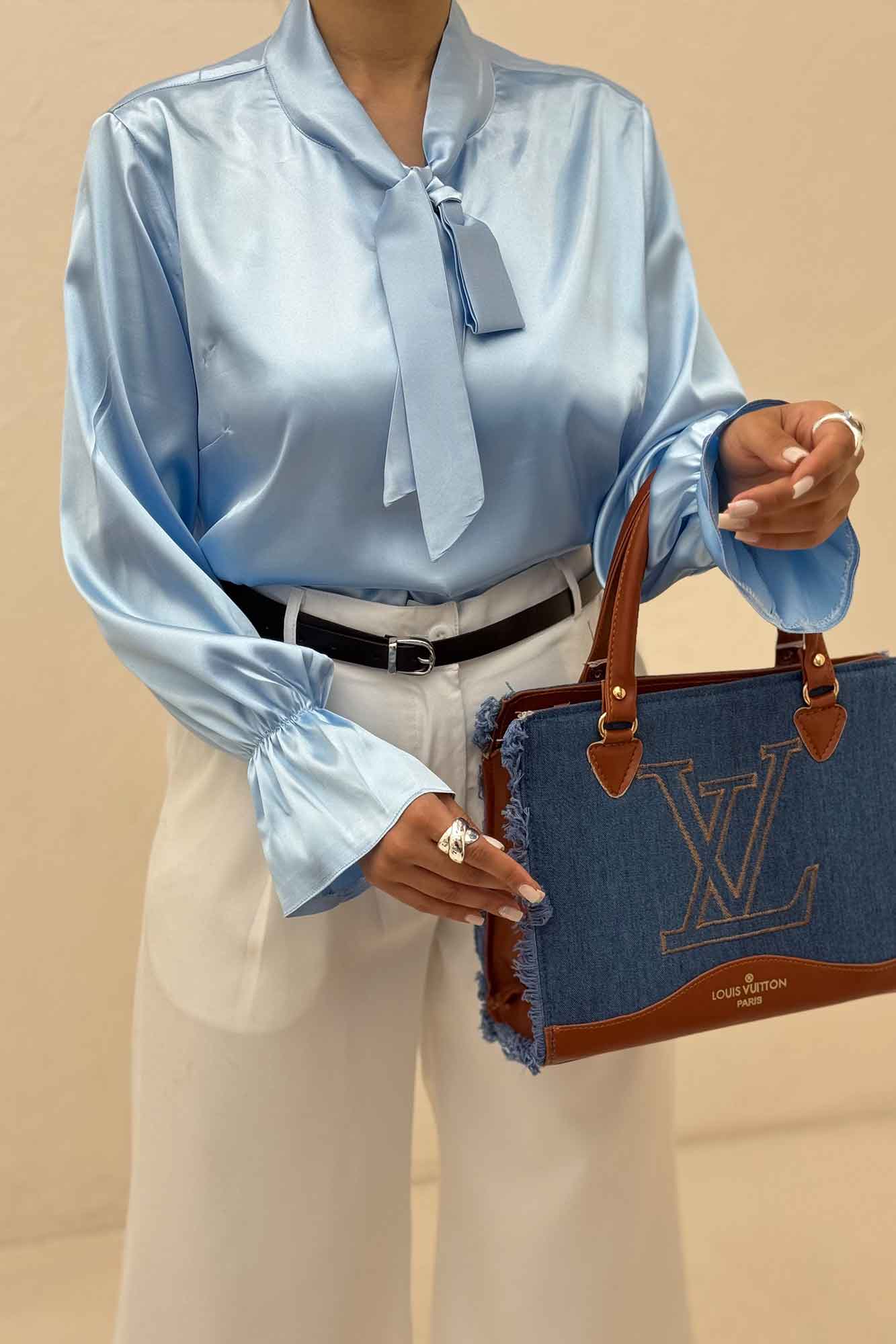 بلوز ساتن یقه کراواتی