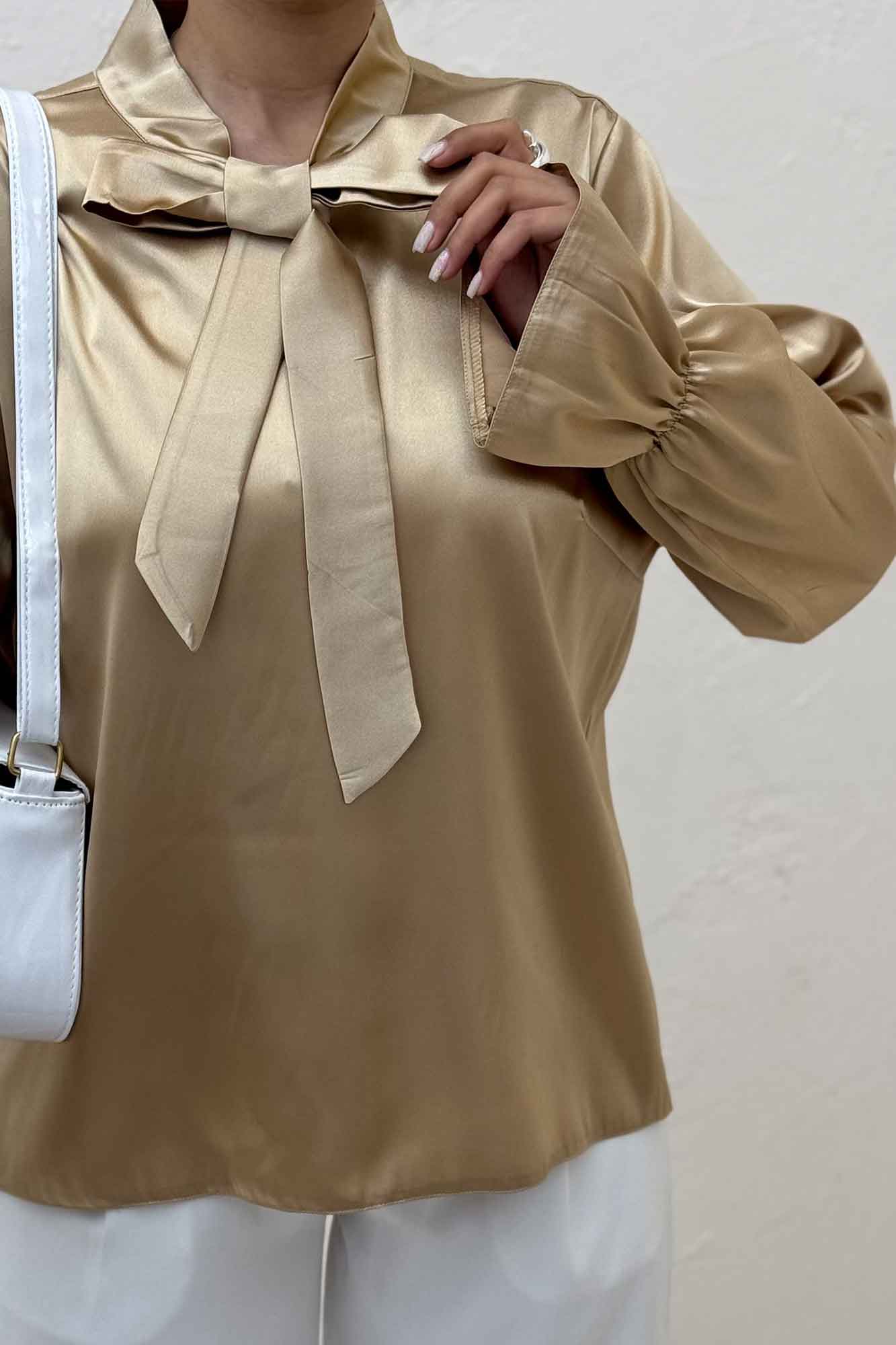 بلوز ساتن یقه کراواتی