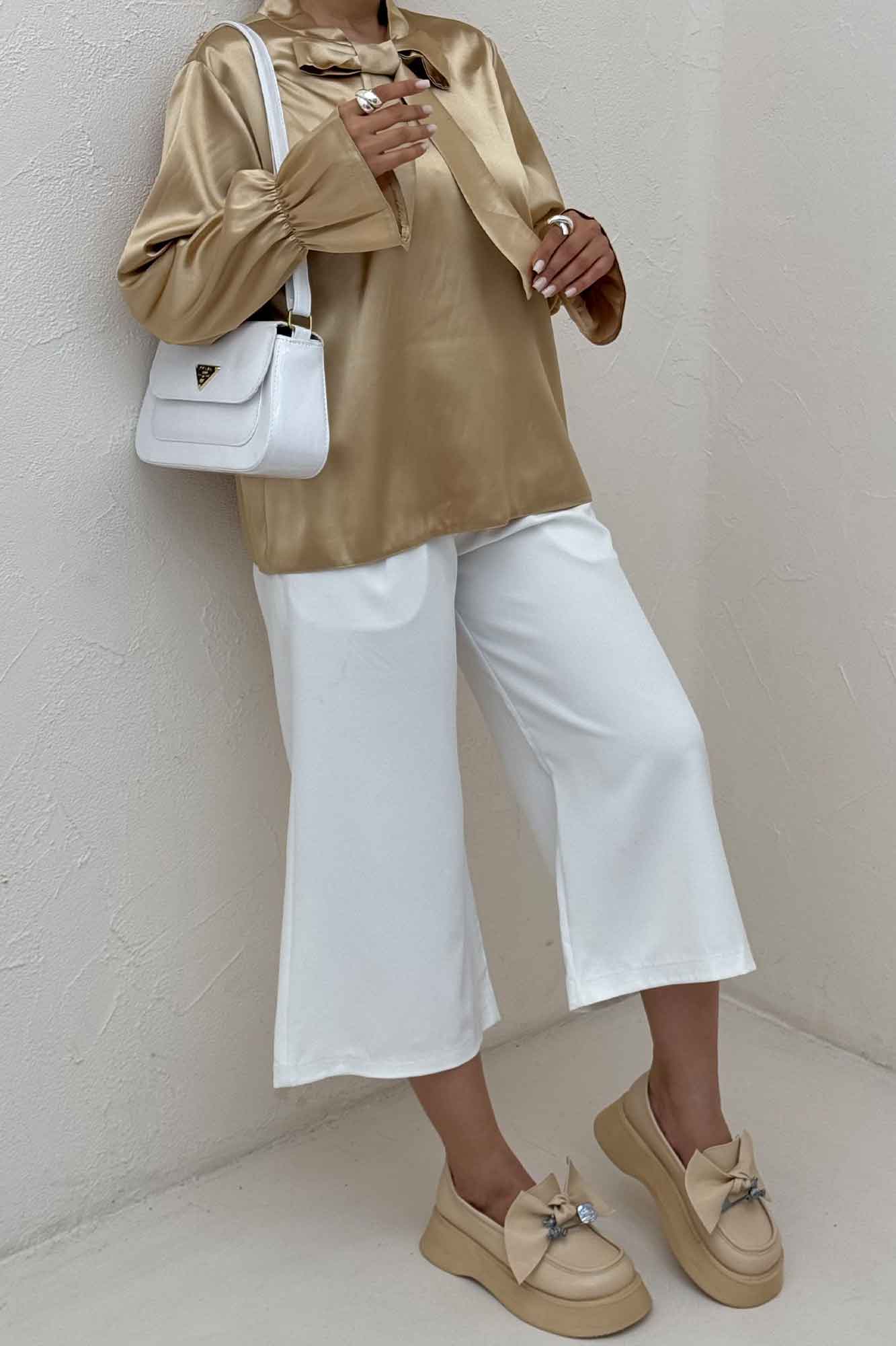 بلوز ساتن یقه کراواتی