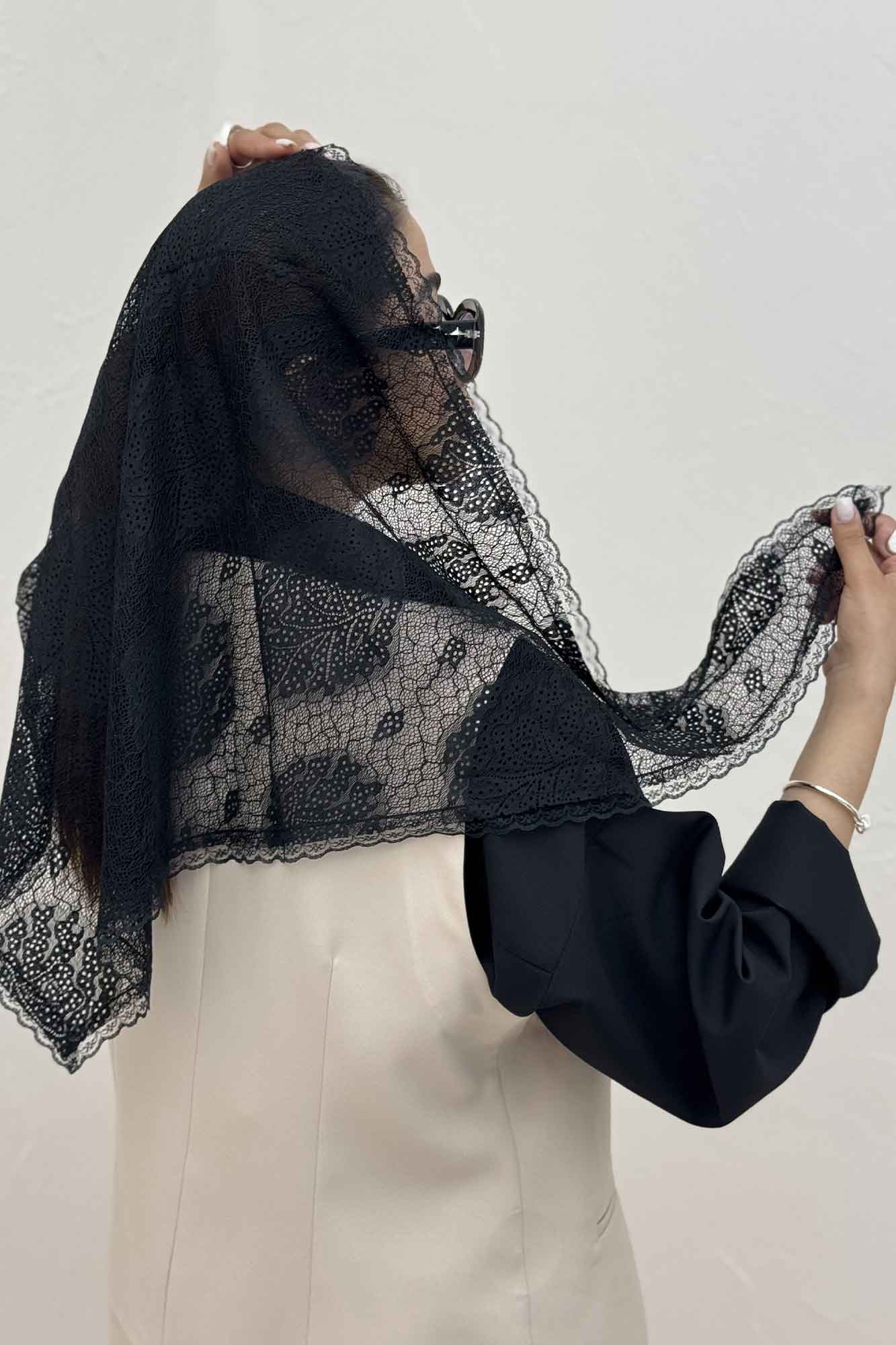 روسری سه گوش گیپور طرح نوزده