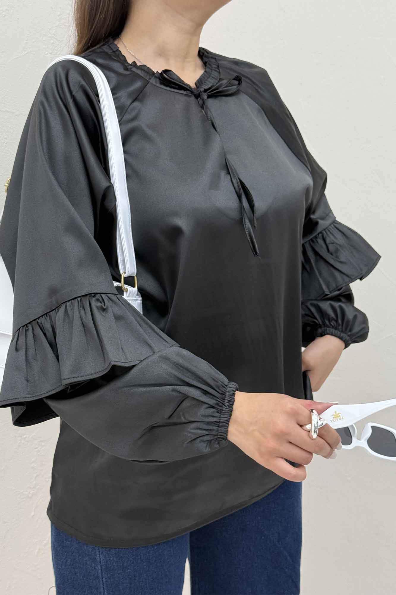 بلوز ساتن یقه گت آستین چین دار