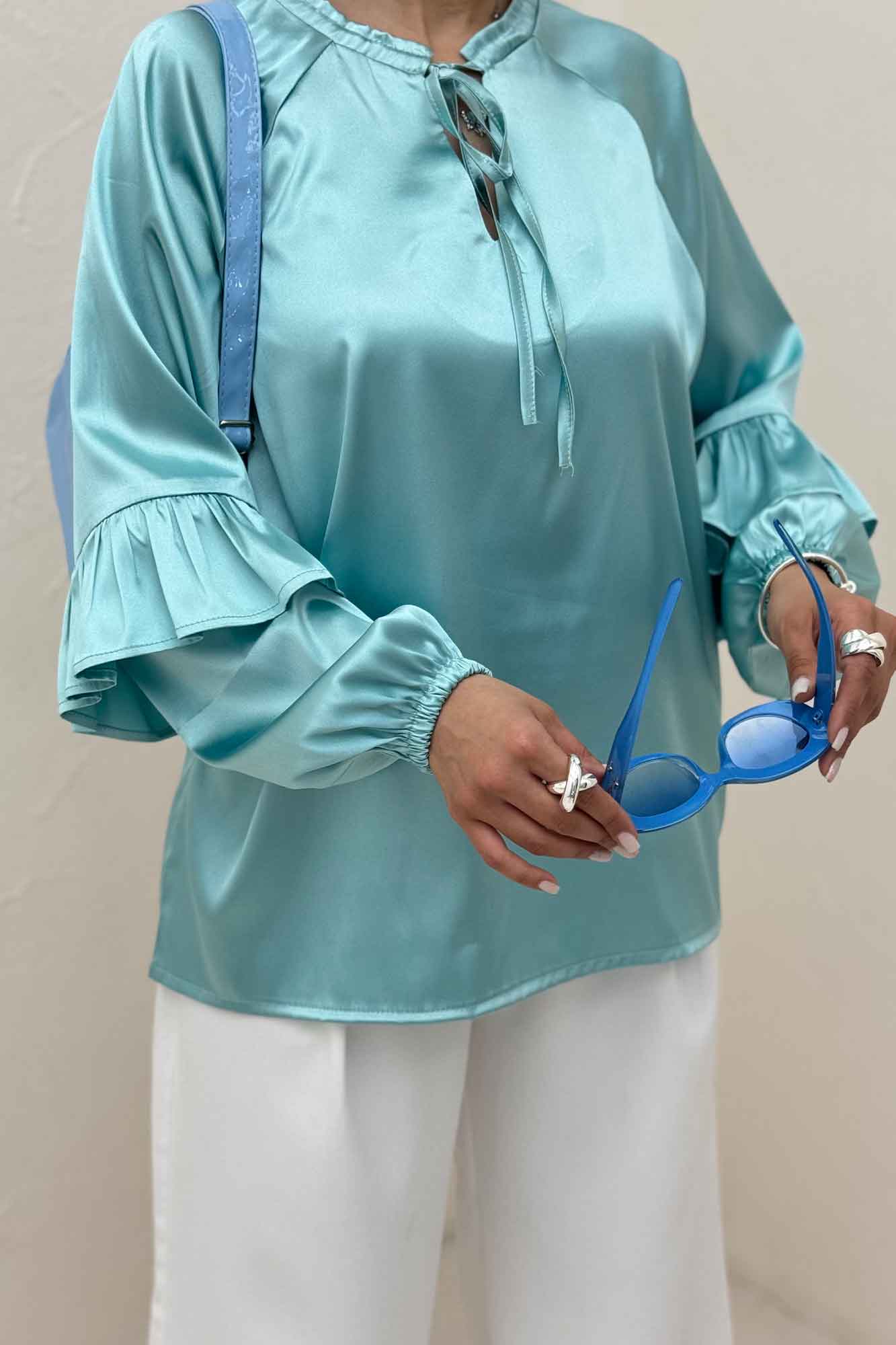 بلوز ساتن یقه گت آستین چین دار