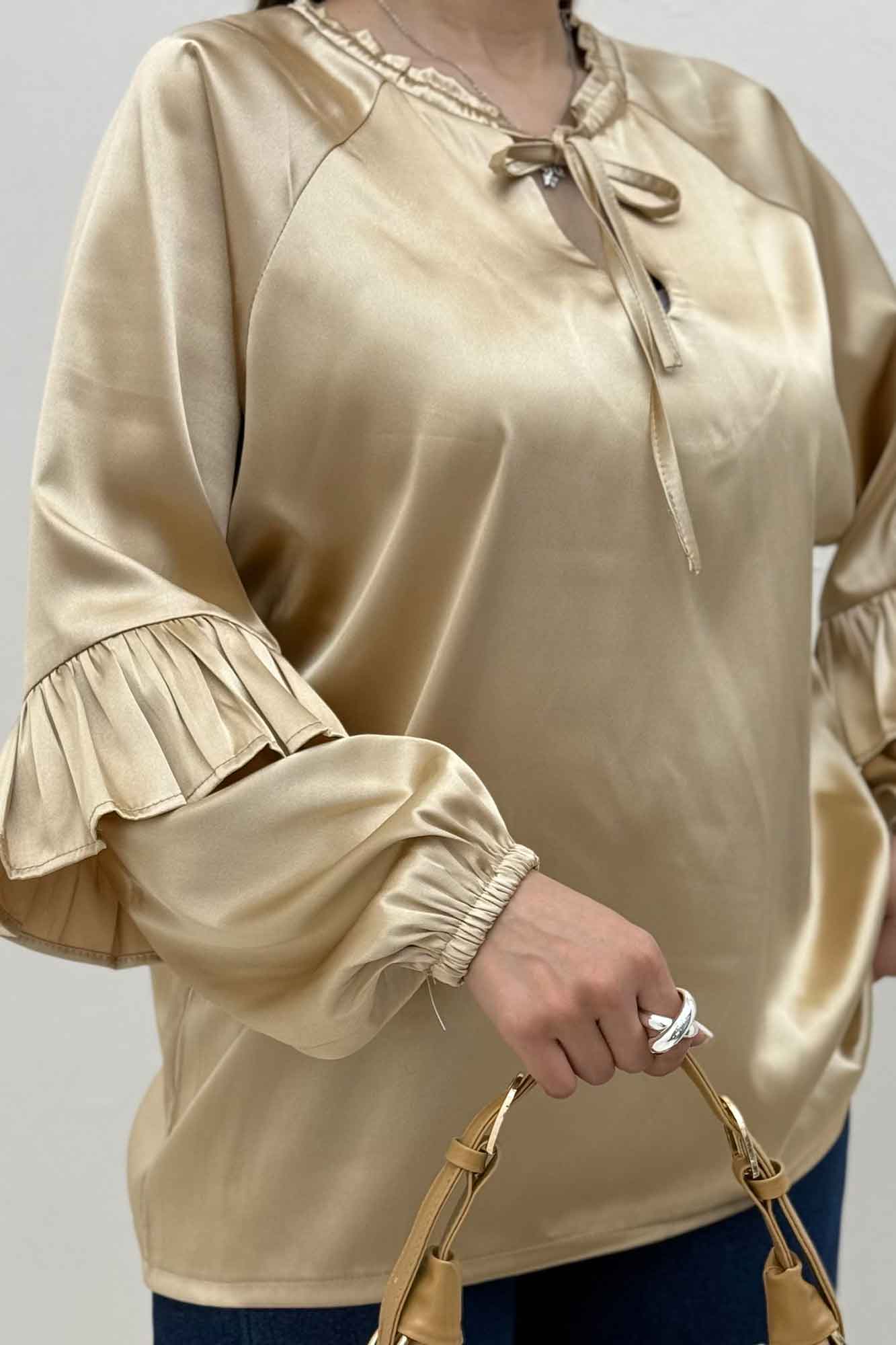 بلوز ساتن یقه گت آستین چین دار