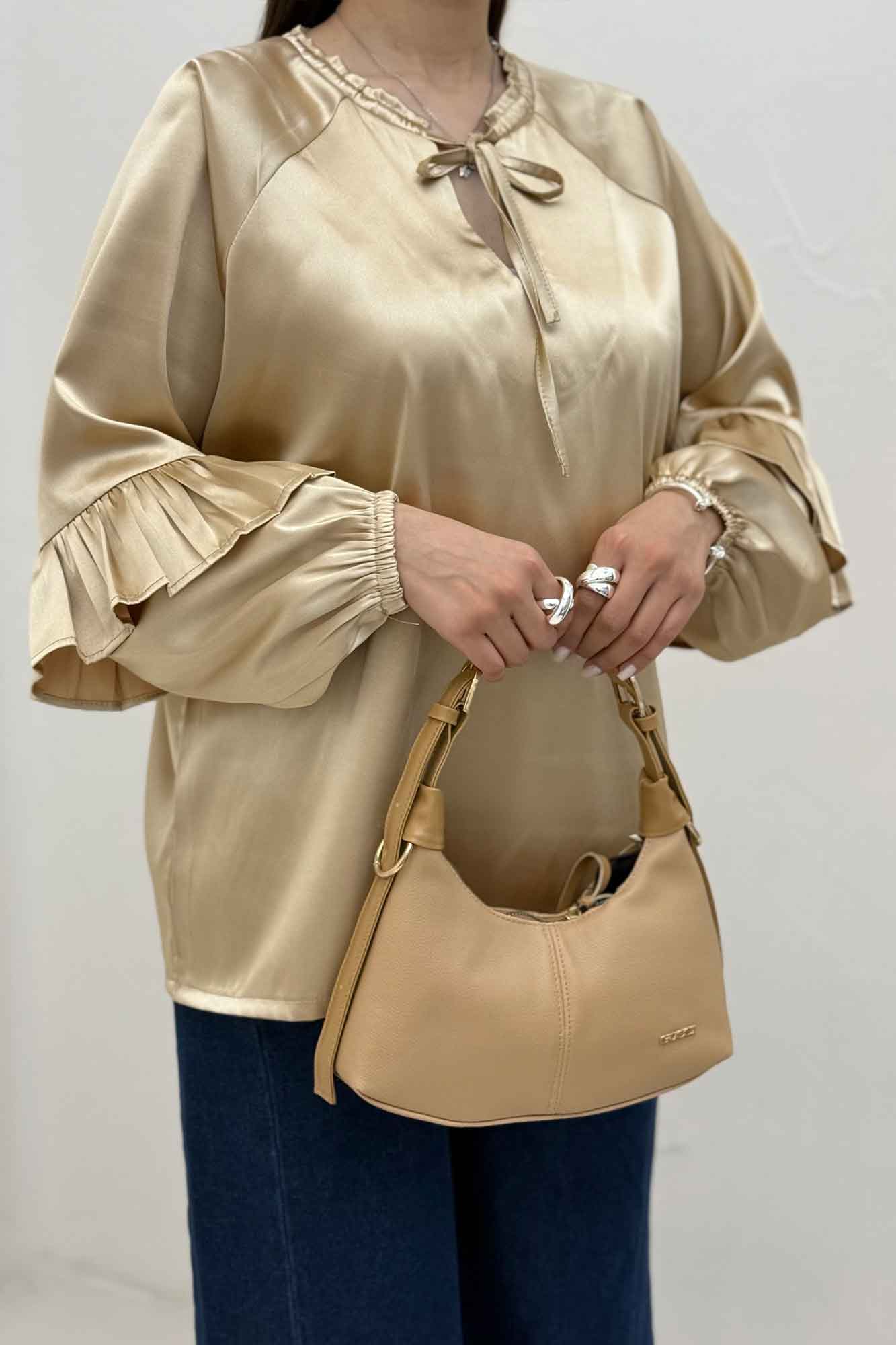 بلوز ساتن یقه گت آستین چین دار