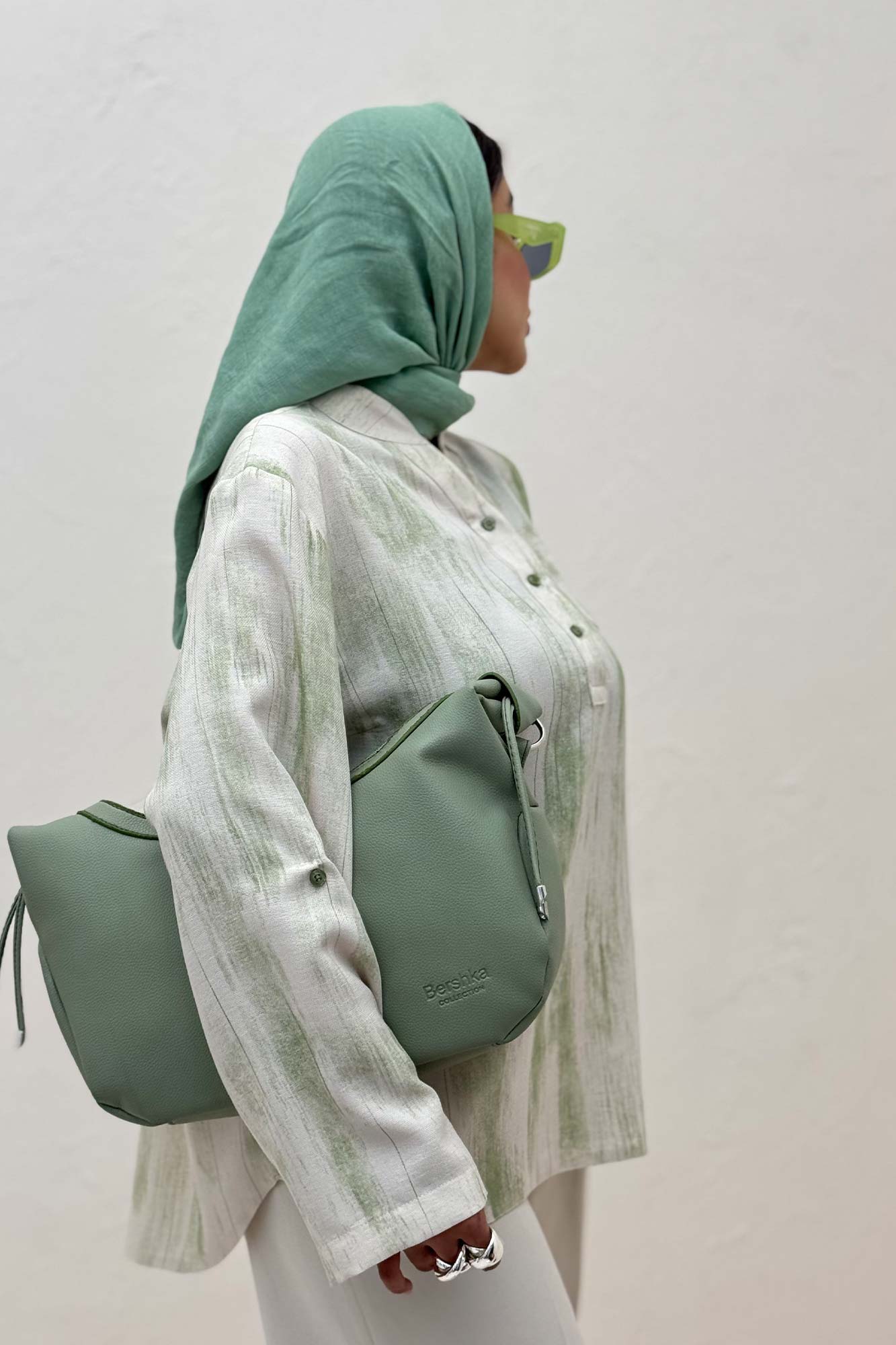 بلوز یقه بلیطی پرینتی تک جیب طرح 2