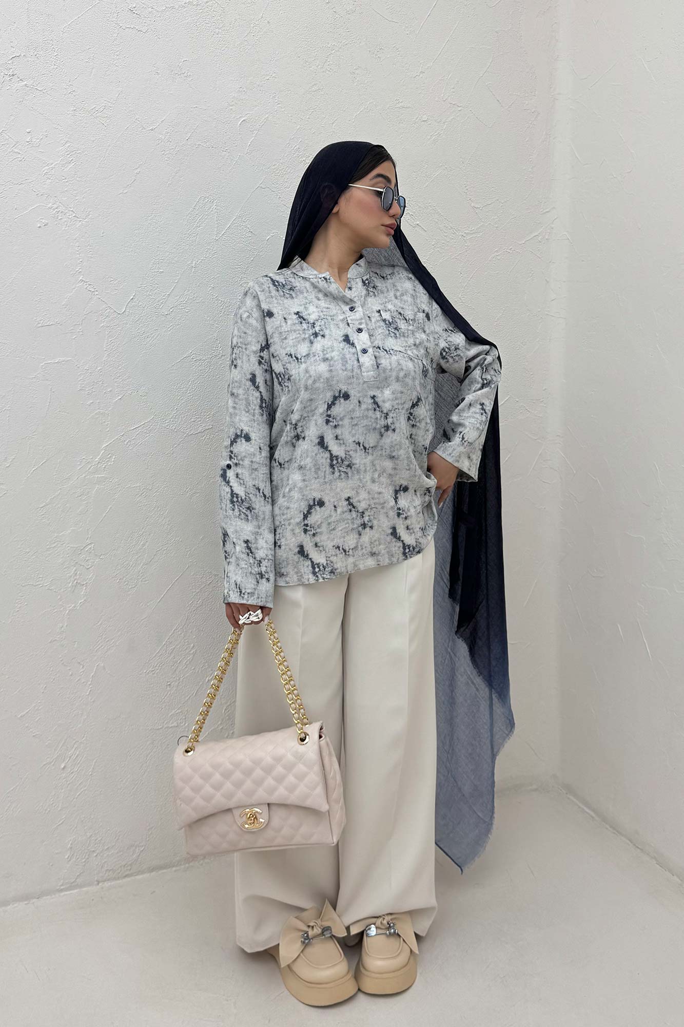 بلوز یقه بلیطی پرینتی تک جیب طرح 1