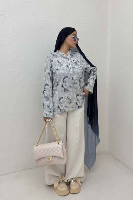 بلوز یقه بلیطی پرینتی تک جیب طرح 1