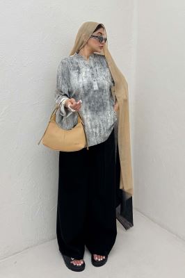 بلوز یقه بلیطی پرینتی تک جیب طرح 1