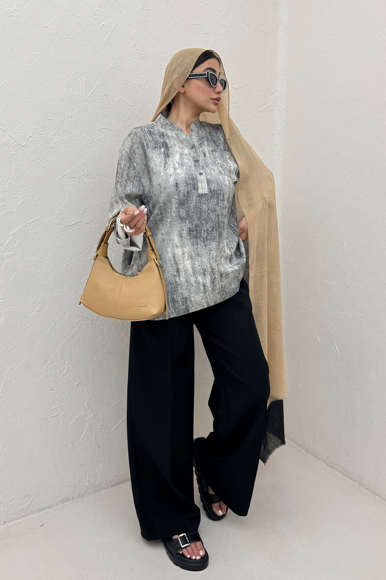 بلوز یقه بلیطی پرینتی تک جیب طرح 2