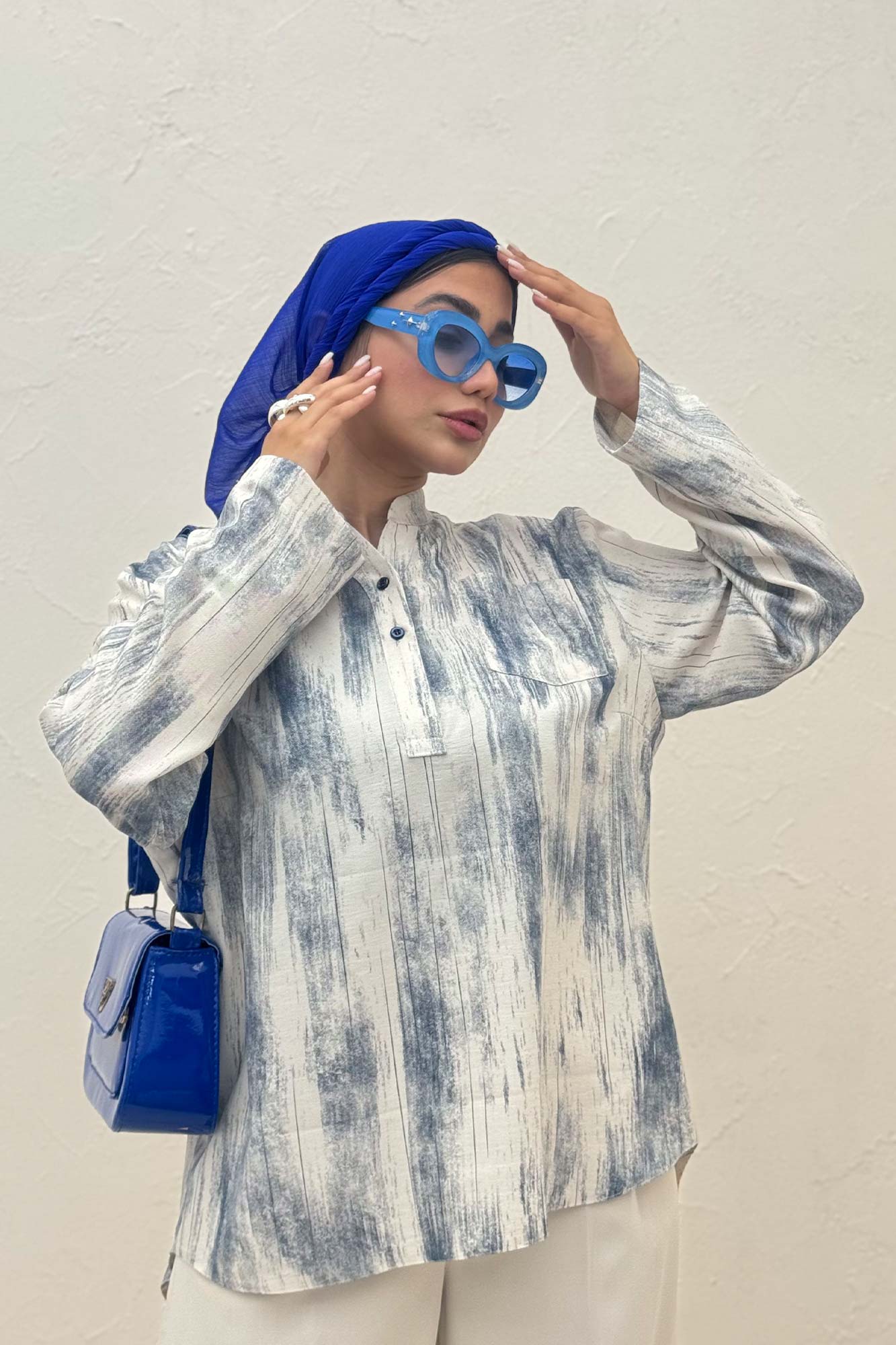 بلوز یقه بلیطی پرینتی تک جیب طرح 2