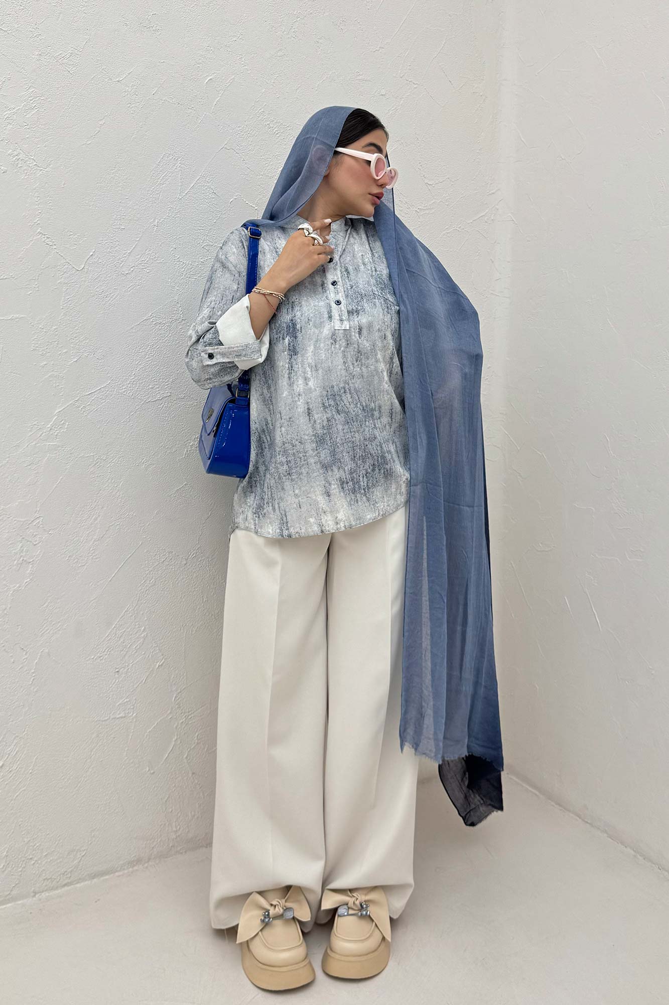 بلوز یقه بلیطی پرینتی تک جیب طرح 1