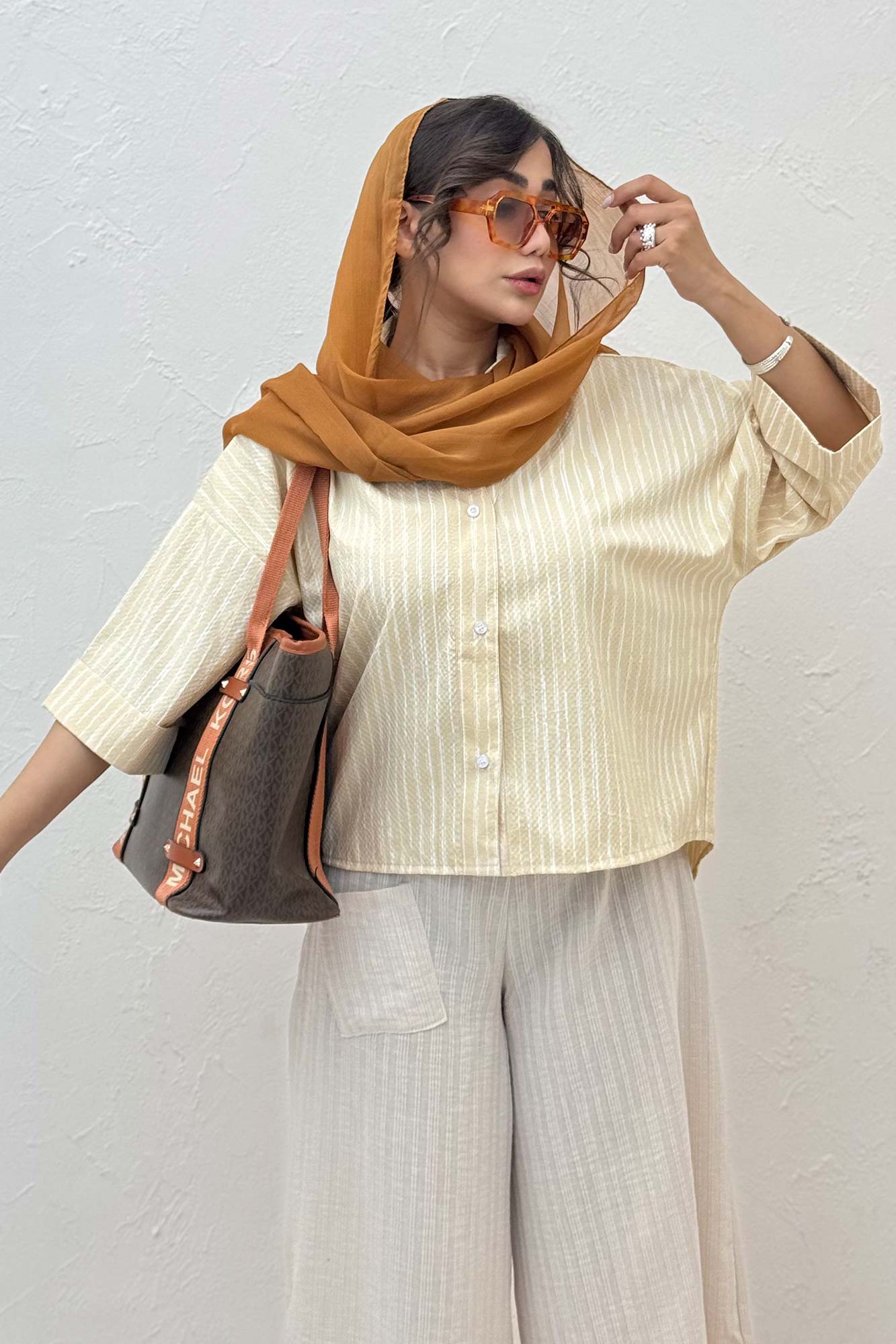 شومیز راه راه زارا پشت بلند آستین پاکتی 