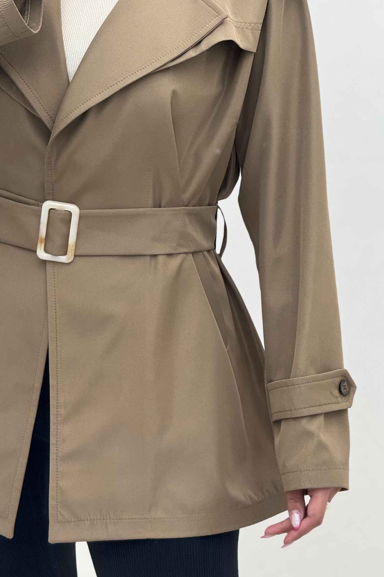 ترنچ کت سانتانا پشت چتری